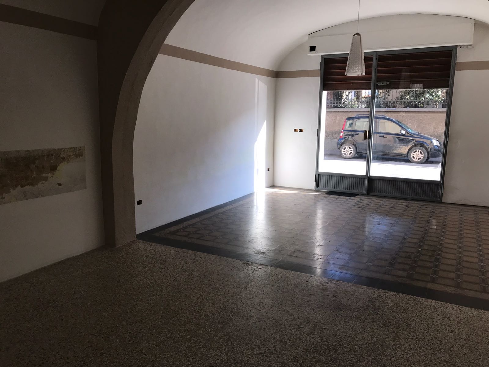 Fondo Commerciale in affitto a Certaldo