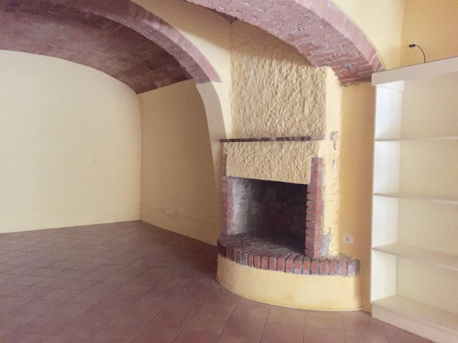 Fondo Commerciale in affitto a Castelfiorentino