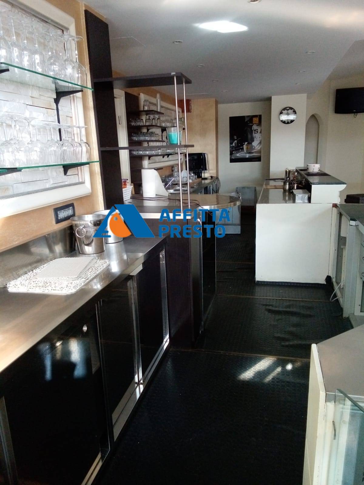 Fondo Commerciale in affitto a Poggibonsi