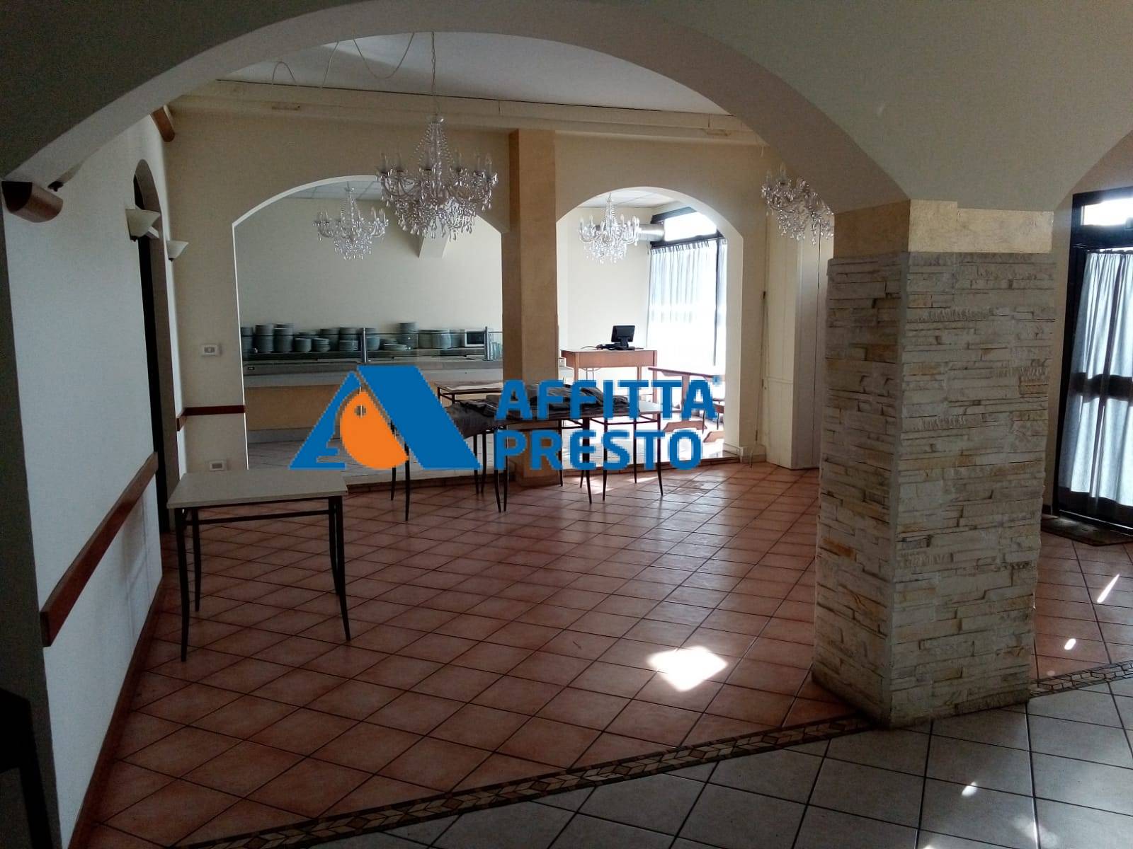 Fondo Commerciale in affitto a Poggibonsi