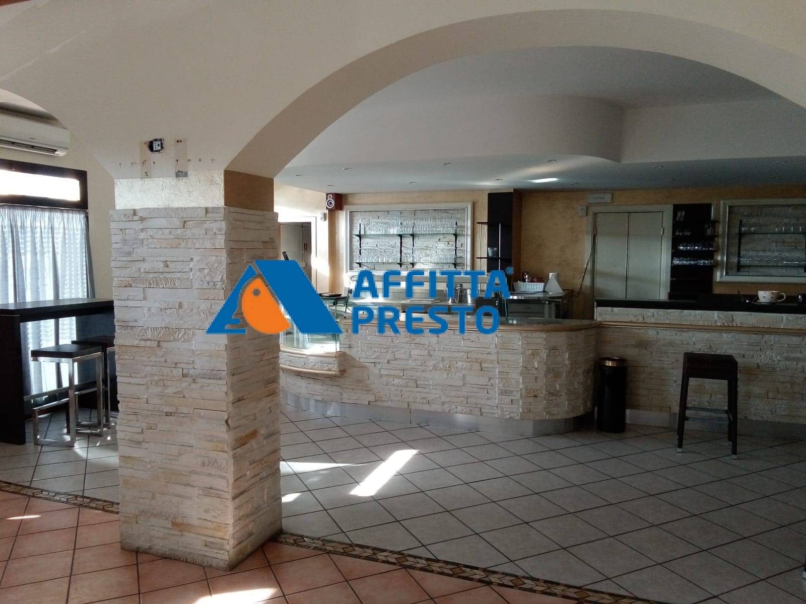 Fondo Commerciale in affitto a Poggibonsi