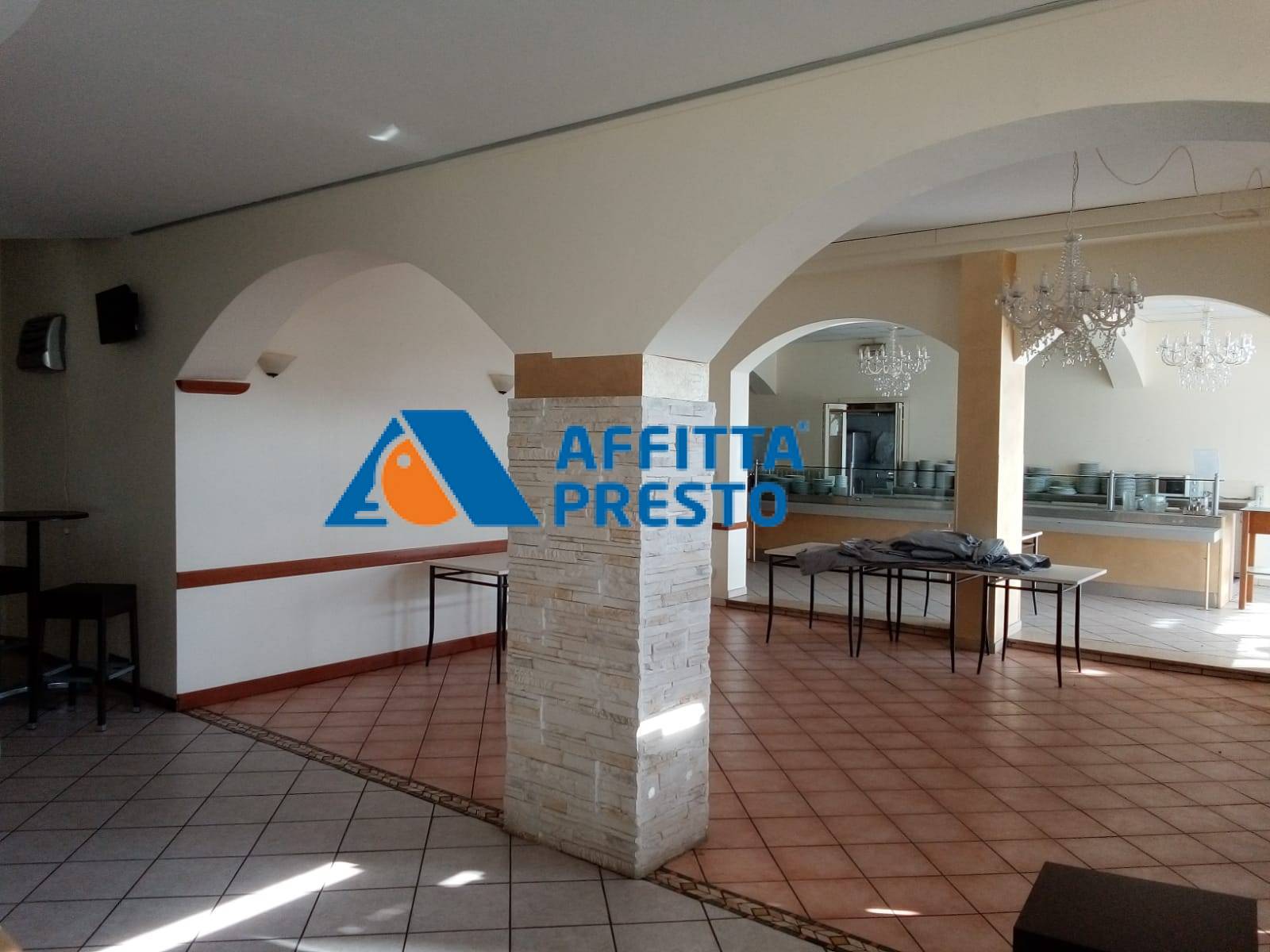 Fondo Commerciale in affitto a Poggibonsi