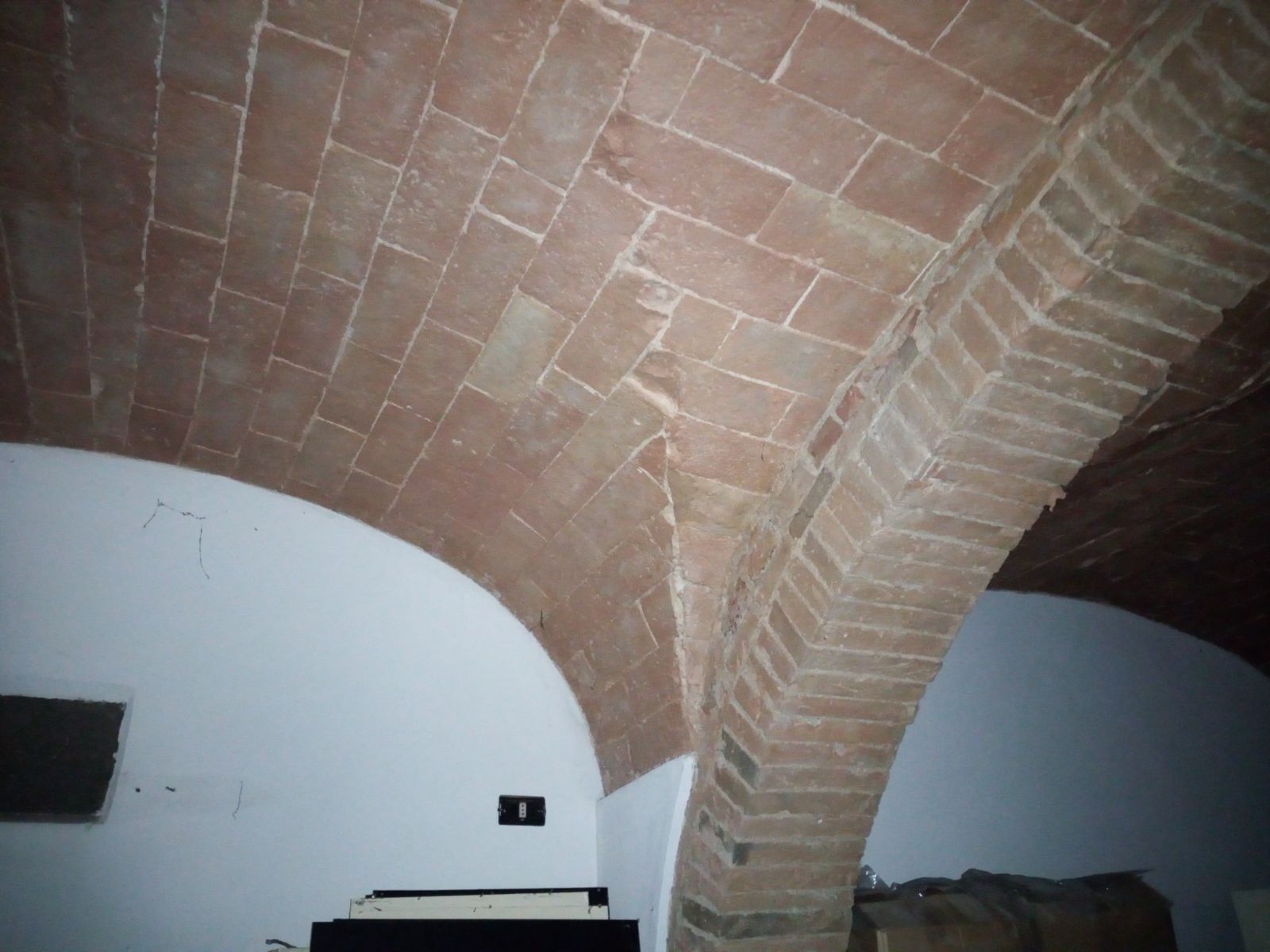 Fondo Commerciale in affitto a Castelfiorentino