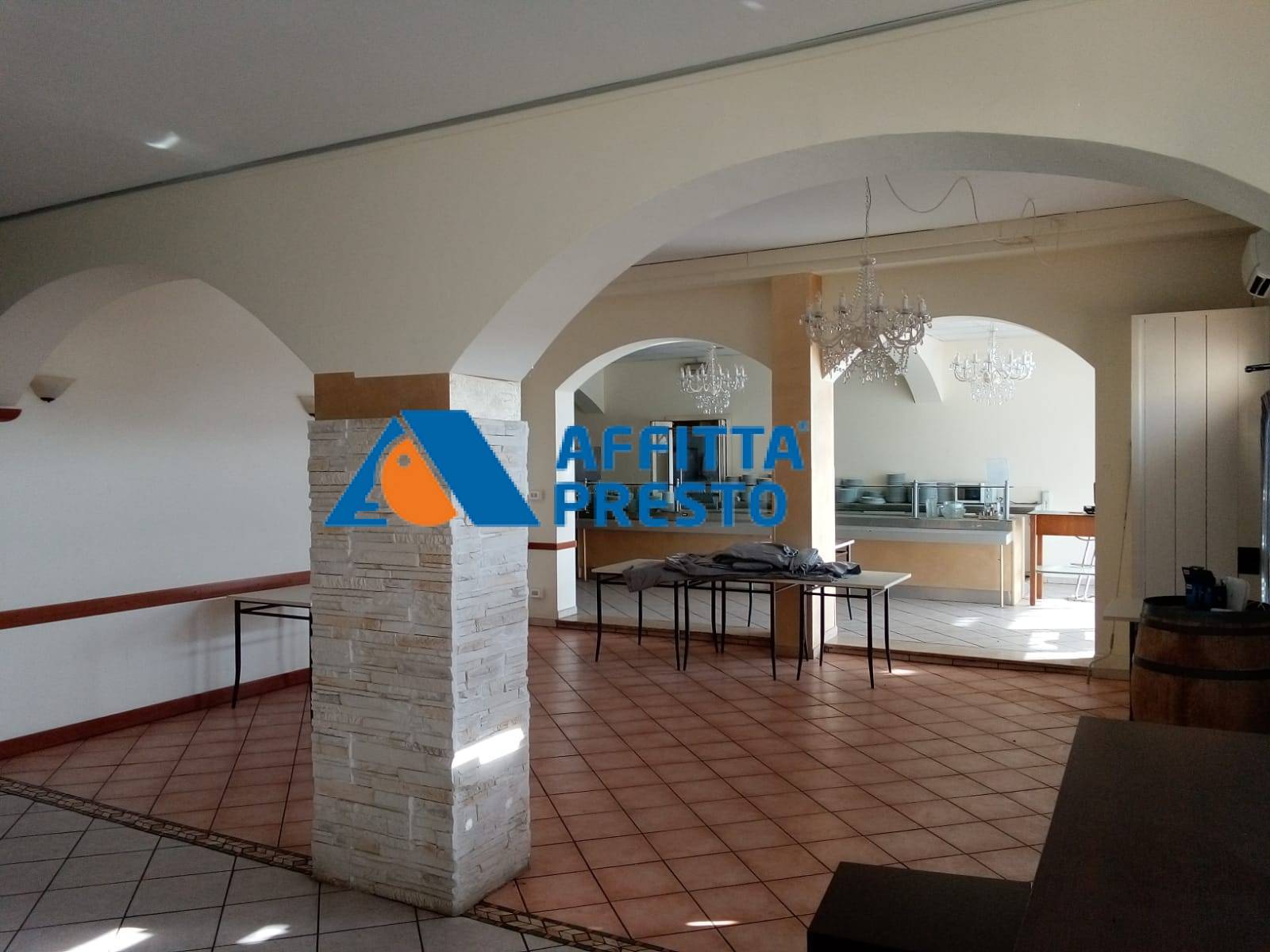 Fondo Commerciale in affitto a Poggibonsi