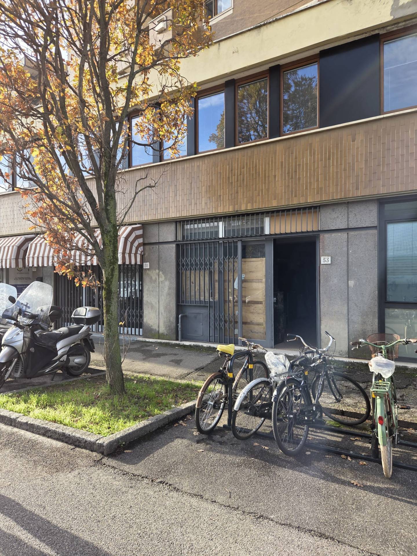 Locale commerciale in vendita a Firenze, Rifredi