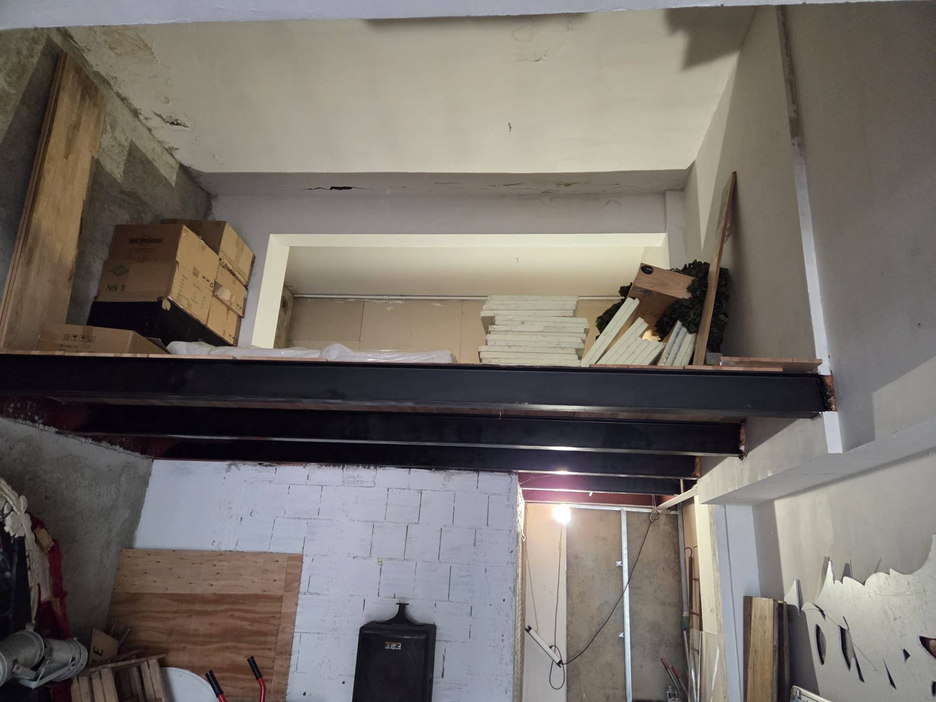 Locale commerciale in vendita a Firenze, Rifredi