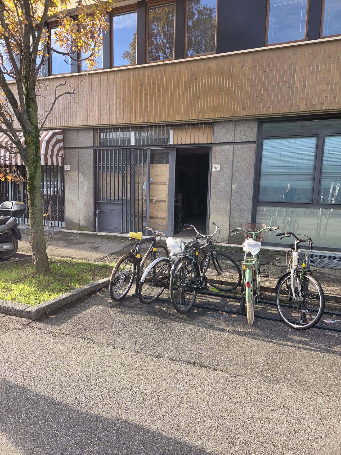 Locale commerciale in vendita a Firenze, Rifredi