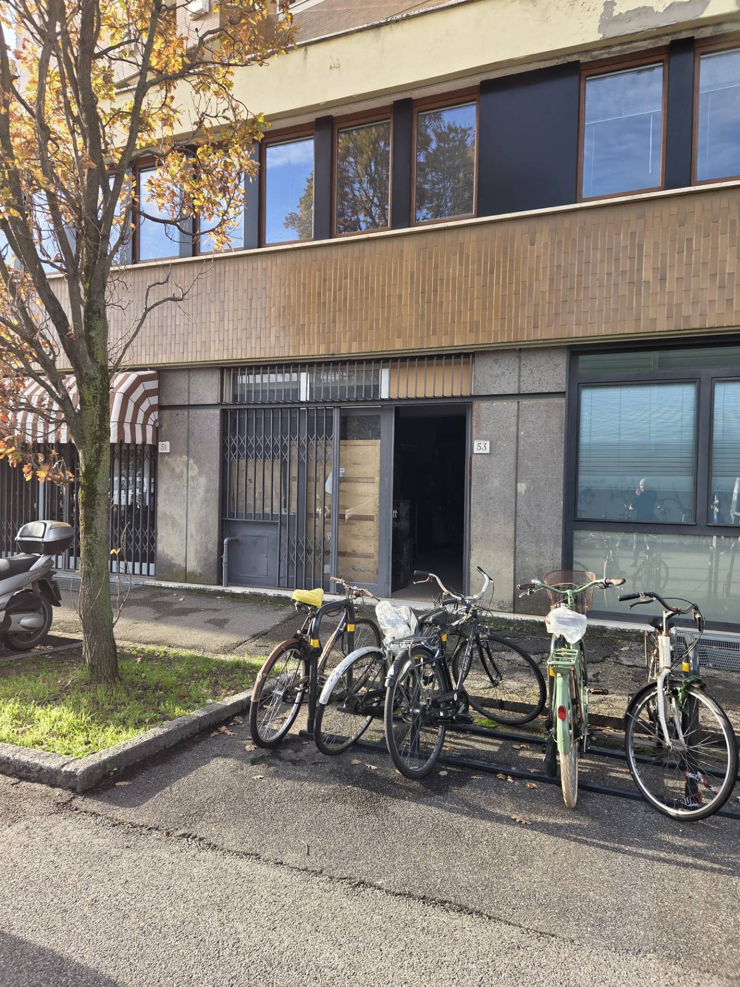 Locale commerciale in vendita a Firenze, Rifredi