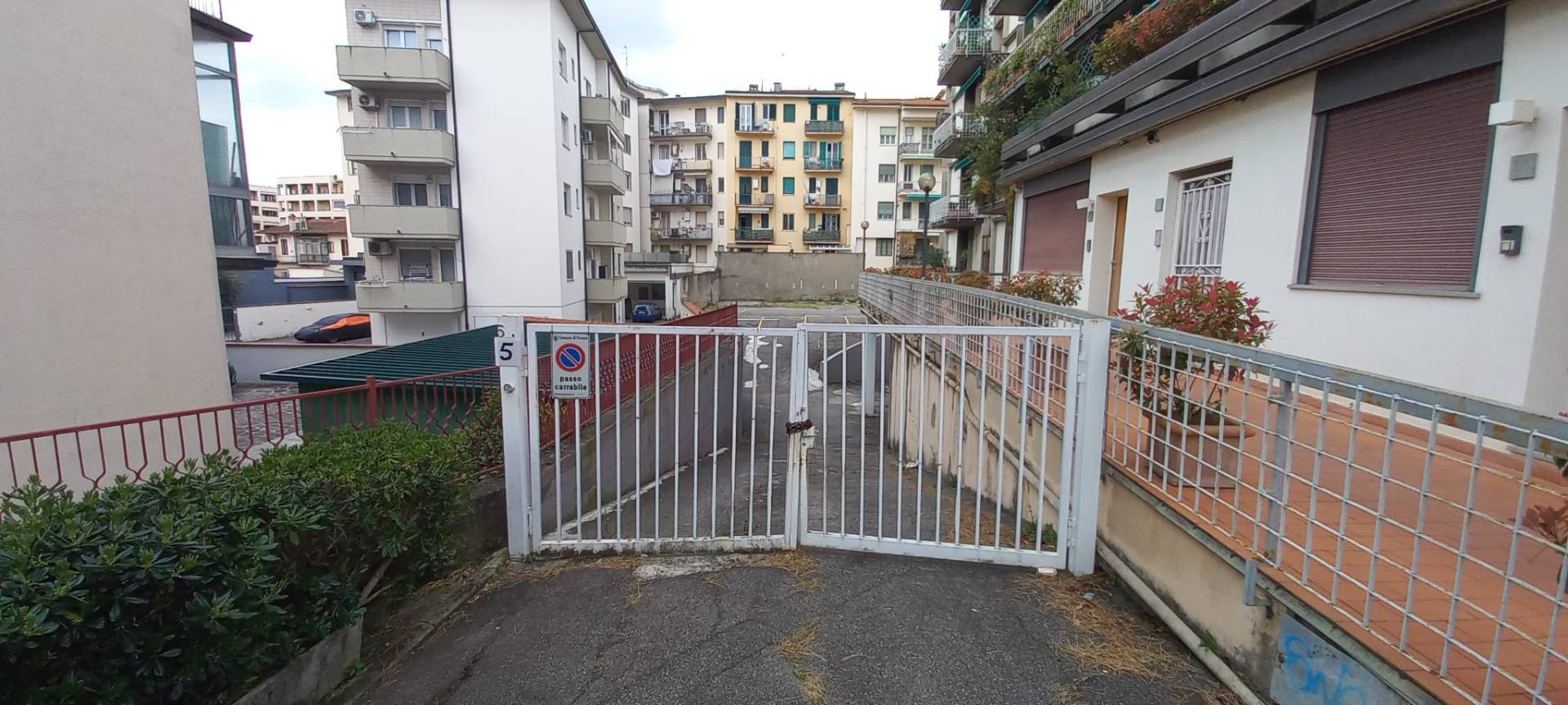 Posto auto scoperto in vendita a Firenze, Careggi