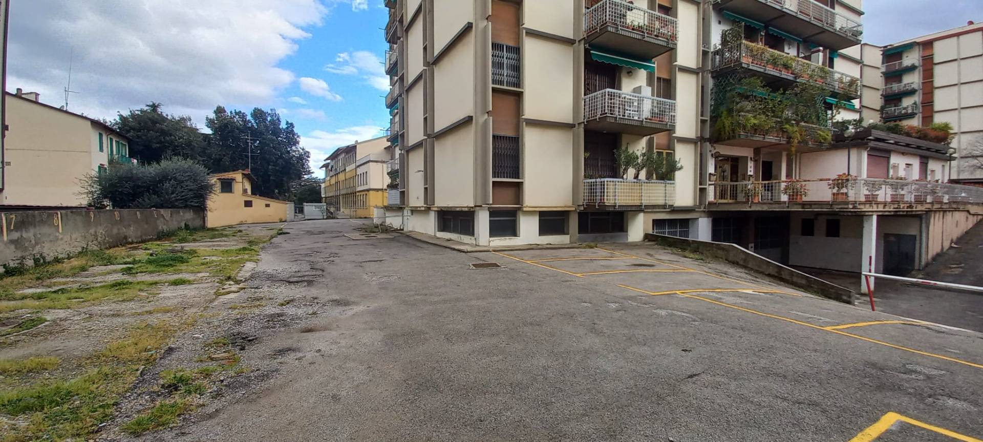 Posto auto scoperto in vendita a Firenze, Careggi