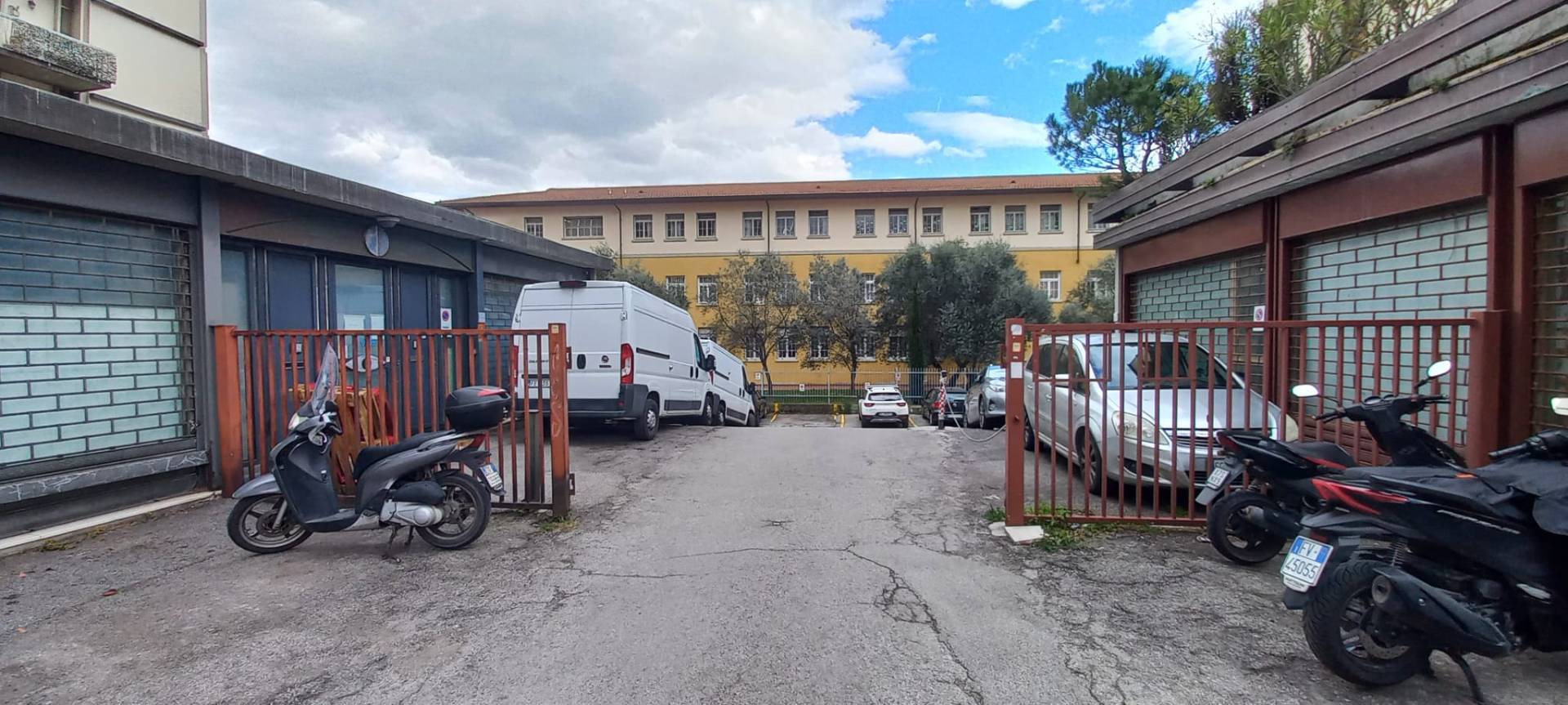 Posto auto coperto in vendita a Firenze, Careggi