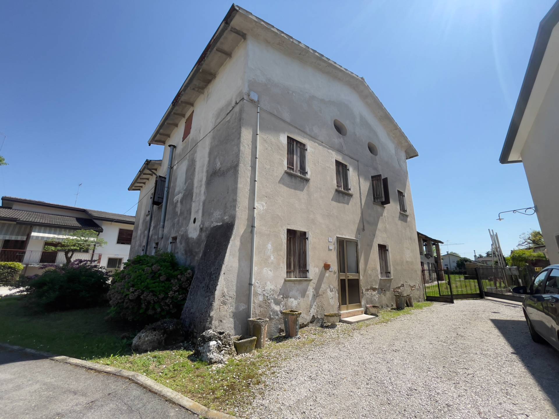 Rustico in vendita a Maserada sul Piave