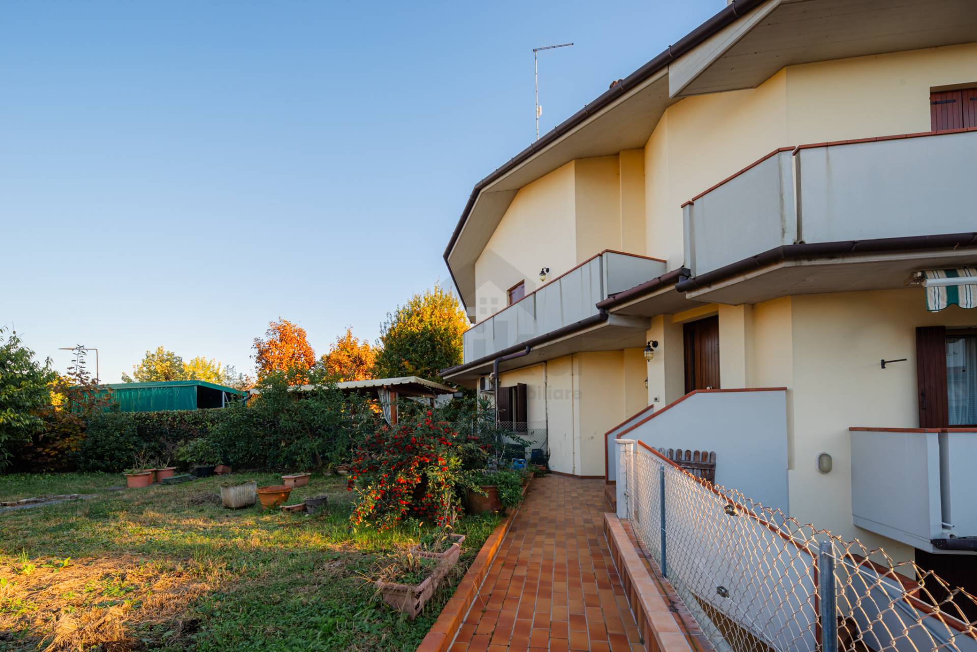 Schiera di testa in vendita a Paese, Castagnole