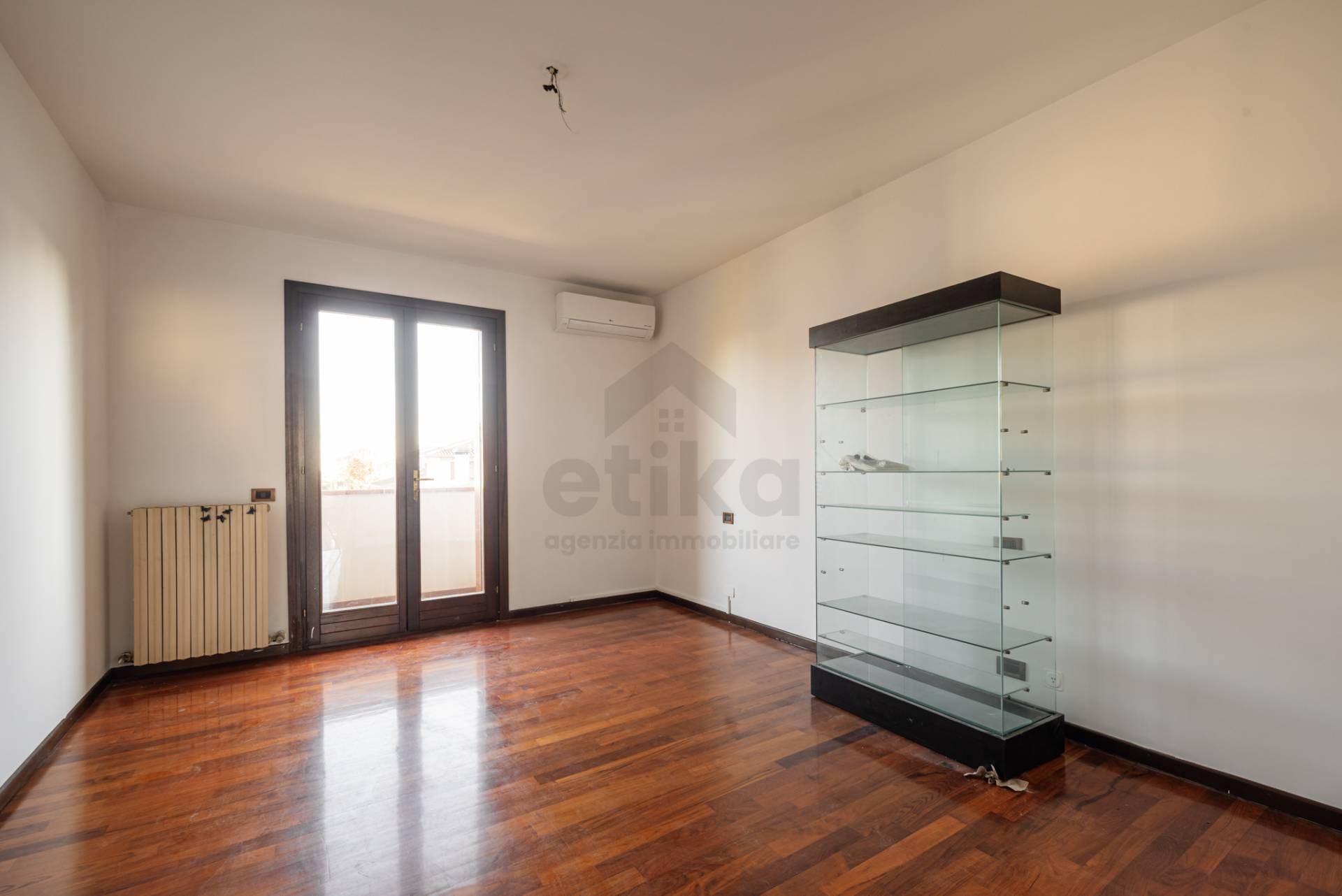 Schiera di testa in vendita a Paese, Castagnole