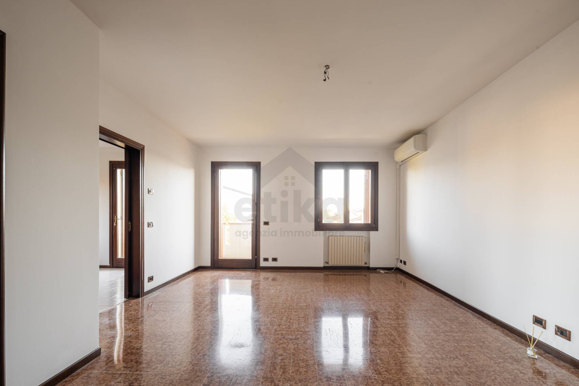 Schiera di testa in vendita a Paese, Castagnole