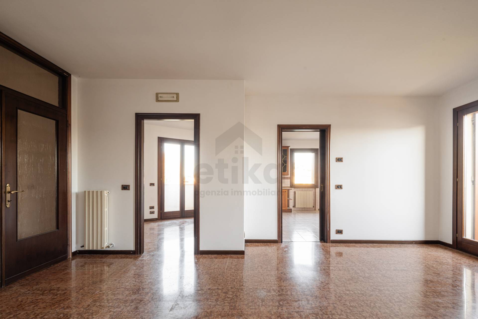 Schiera di testa in vendita a Paese, Castagnole