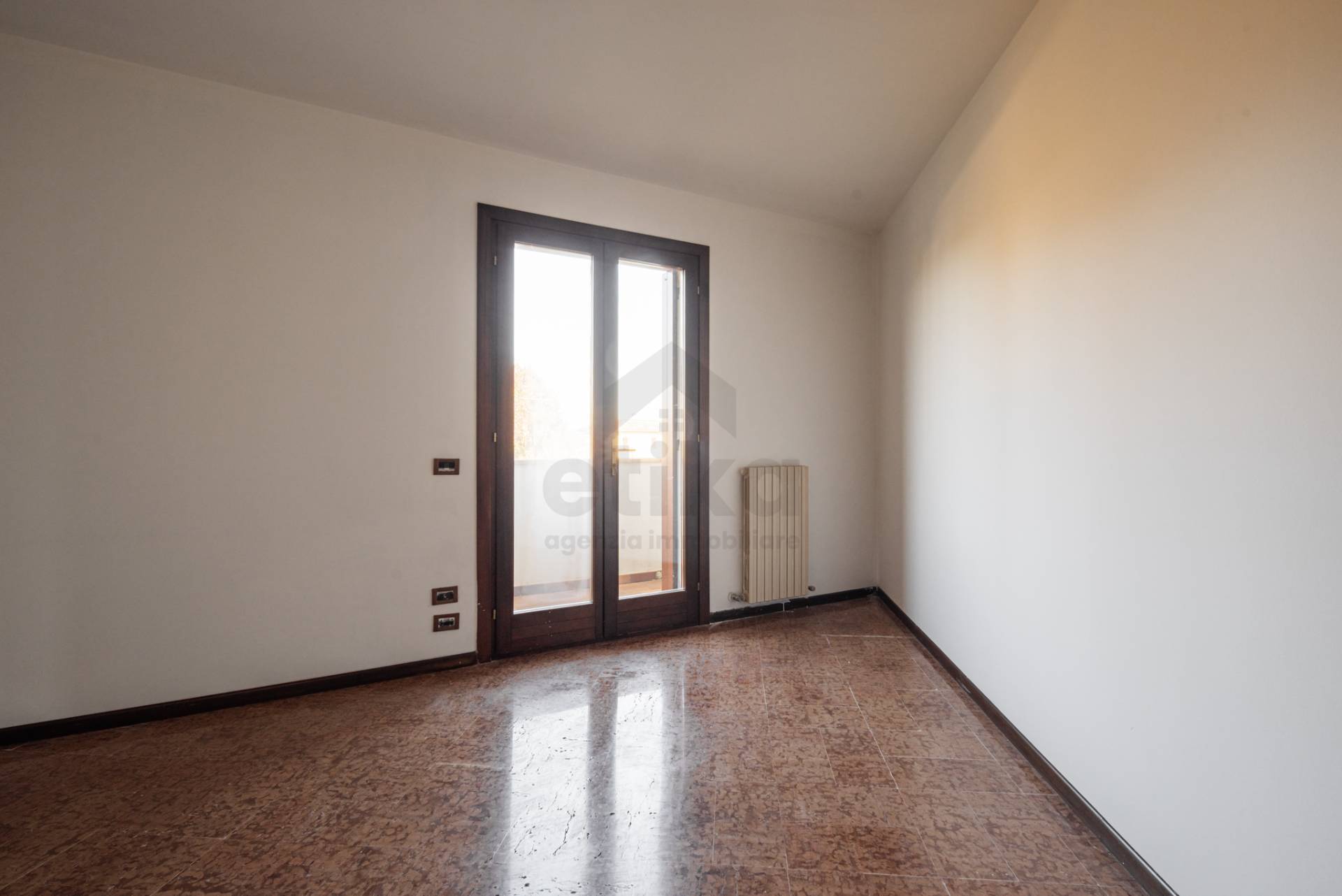 Schiera di testa in vendita a Paese, Castagnole