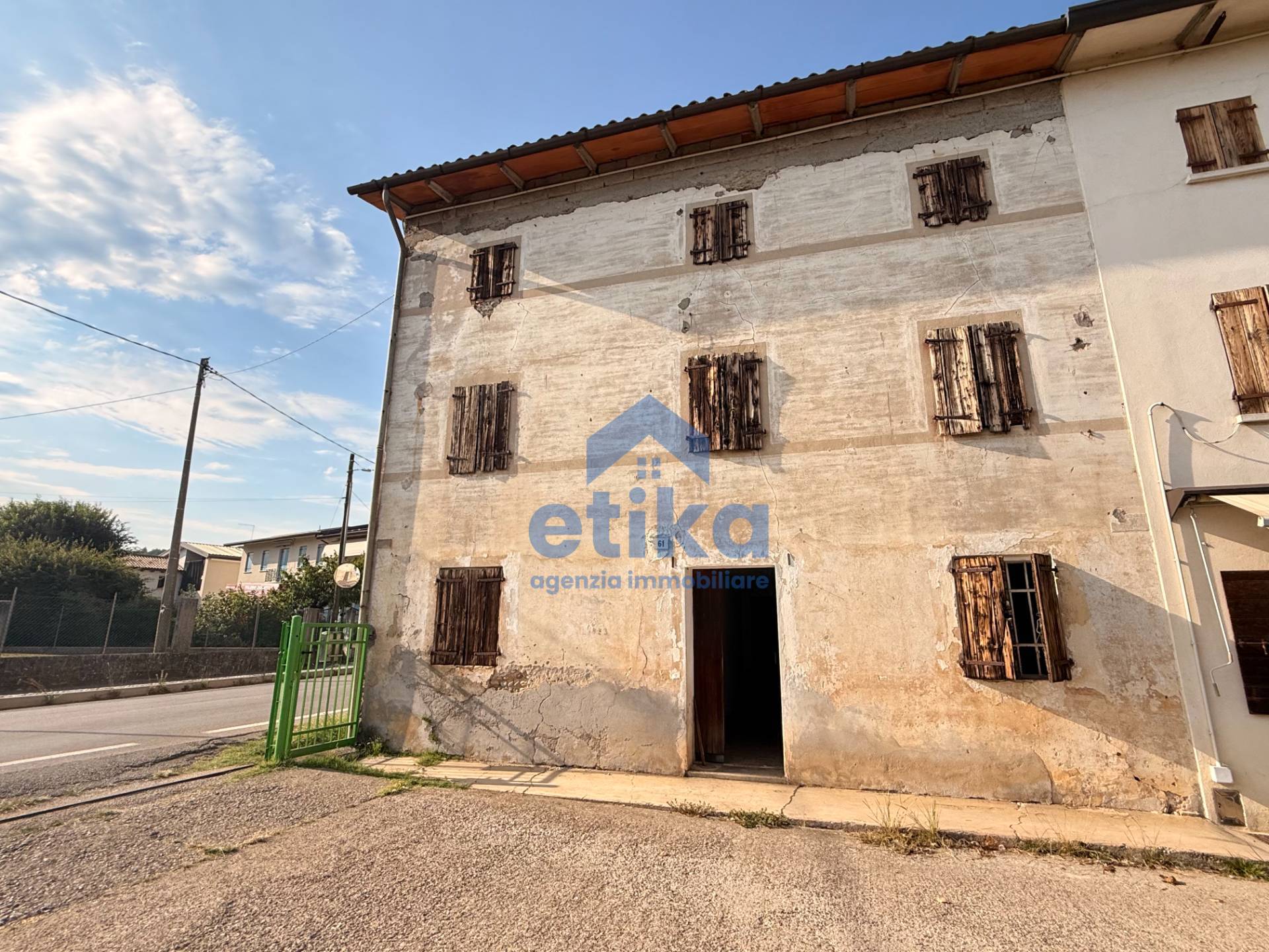 Casa singola in vendita a Giavera del Montello