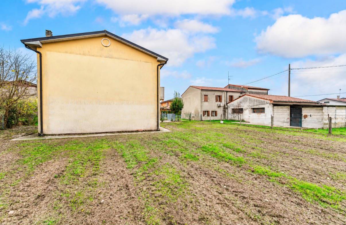 Schiera di testa in vendita a Sant'Urbano, Sant'Urbano