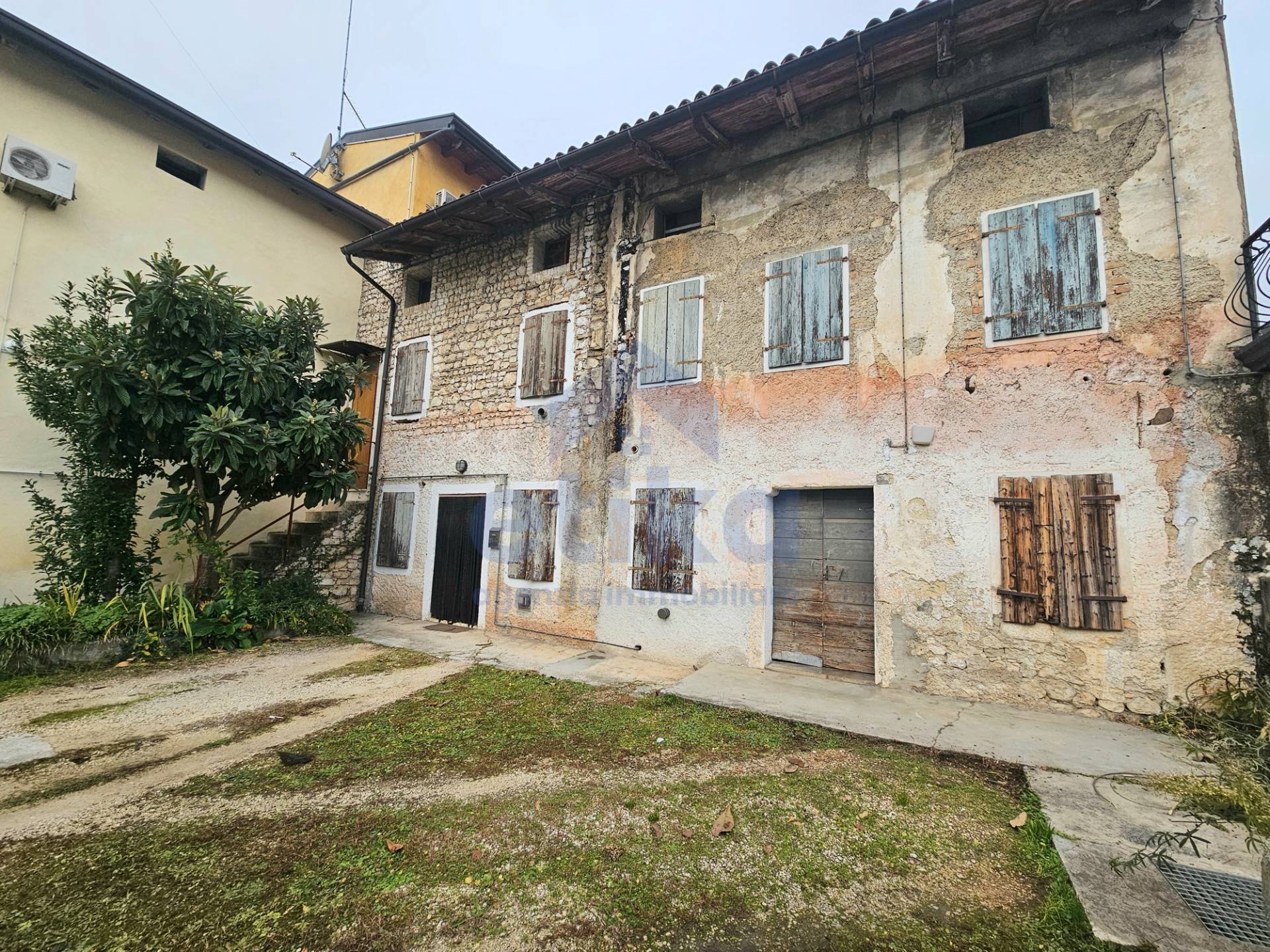 Schiera di testa in vendita a Caneva
