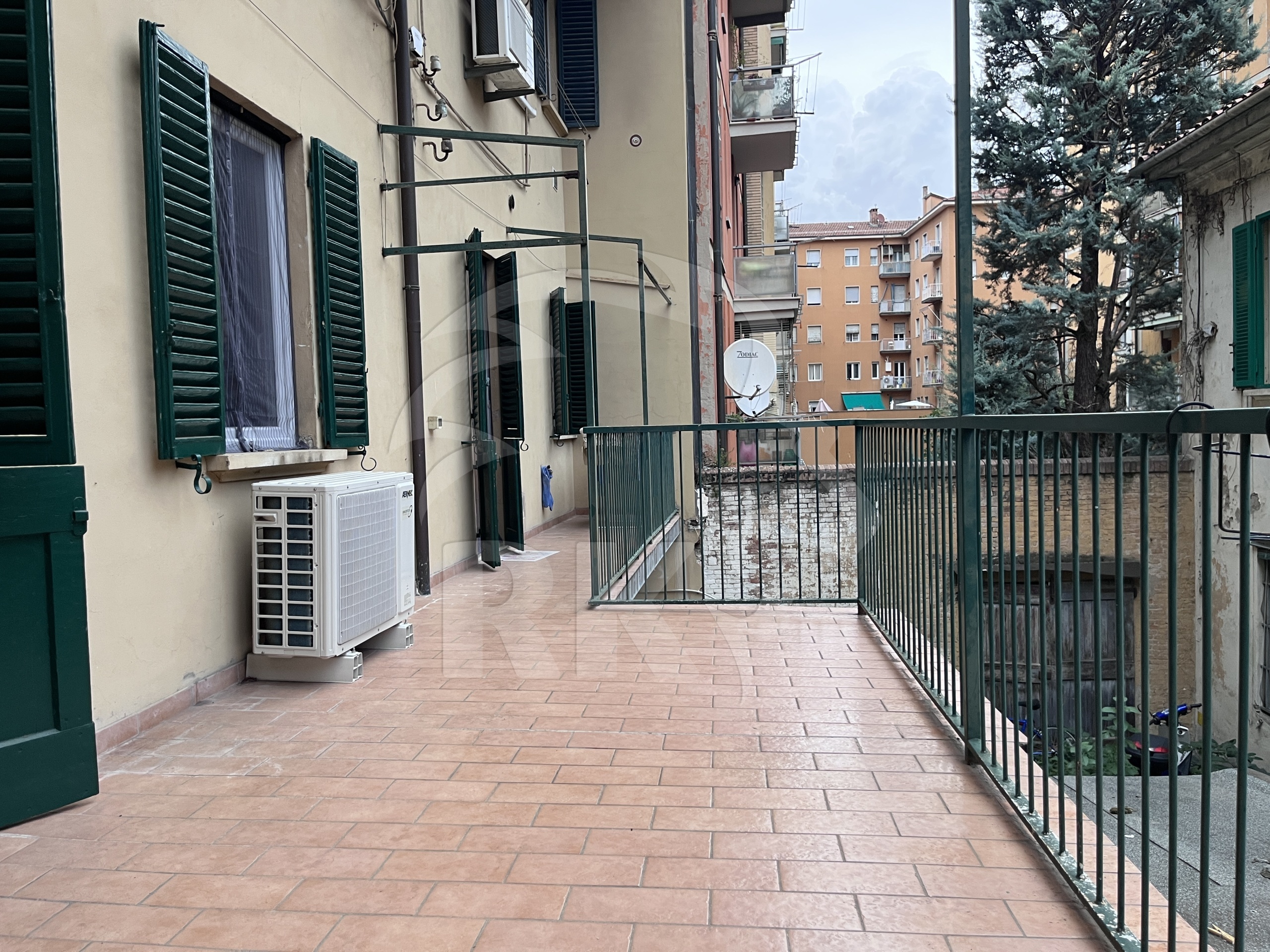Quadrilocale con terrazzo in via mascarella 73, Bologna