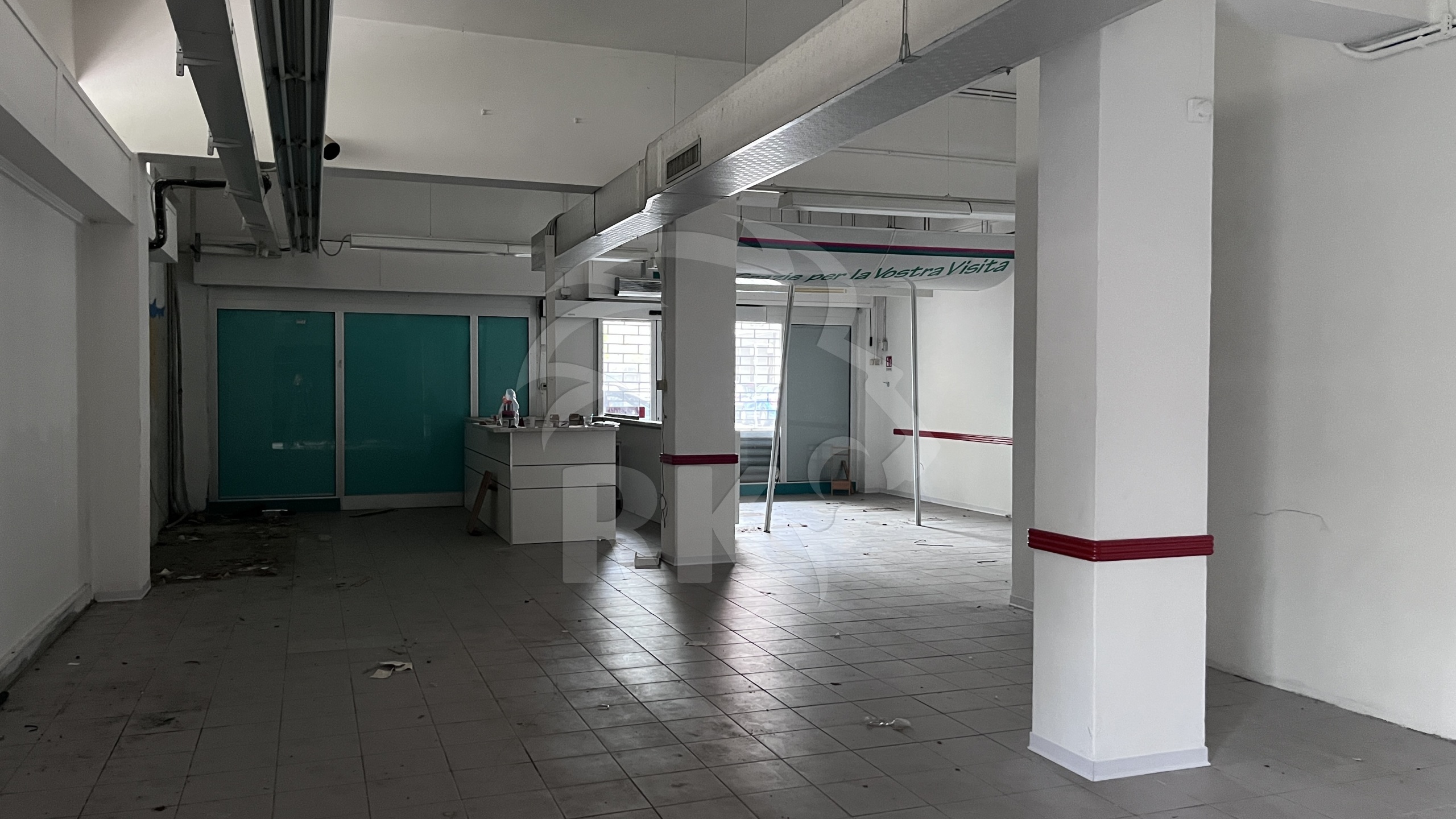 Locale commerciale in vendita in via pavone 73, Ferrara