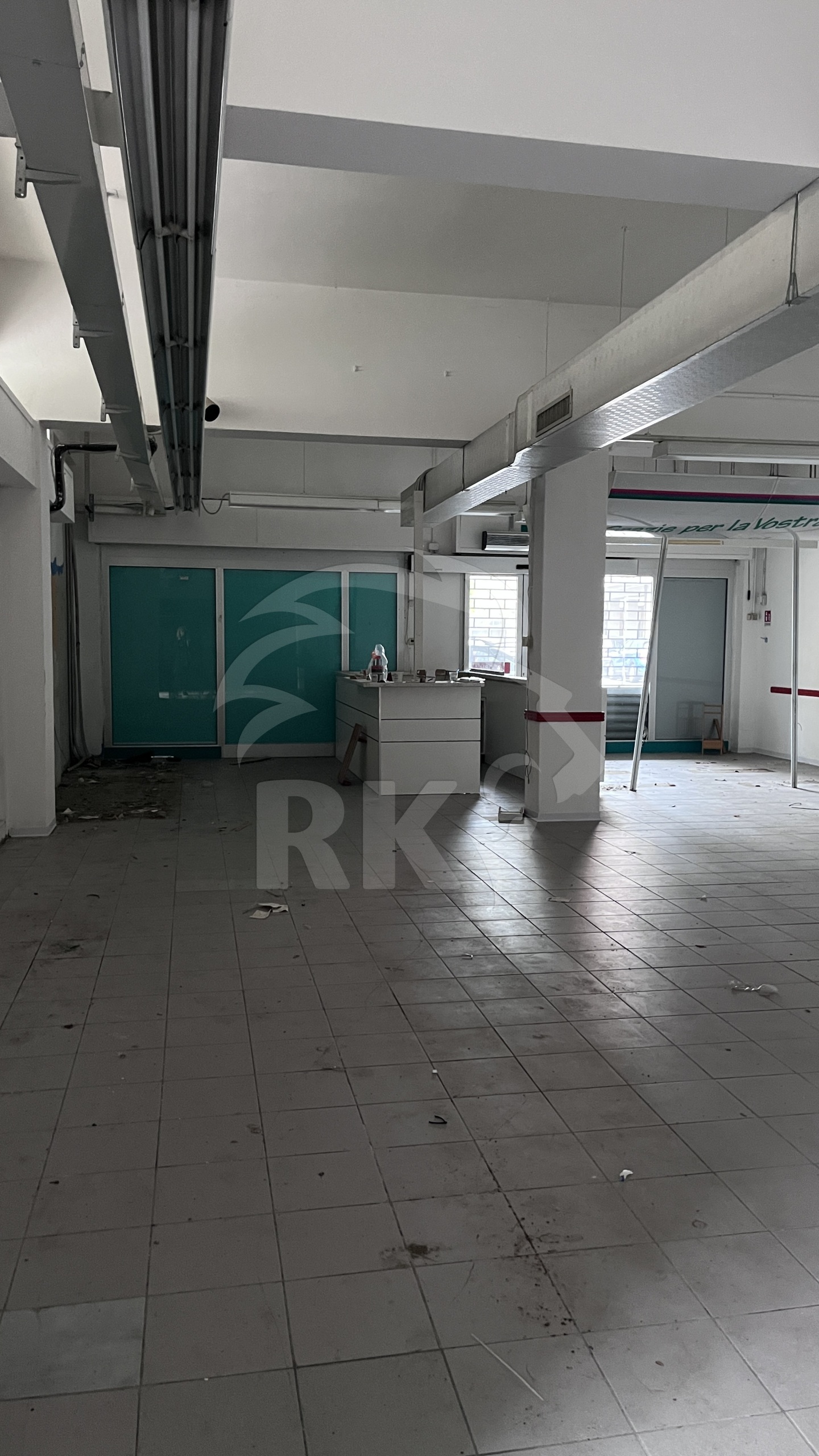 Locale commerciale in vendita in via pavone 73, Ferrara