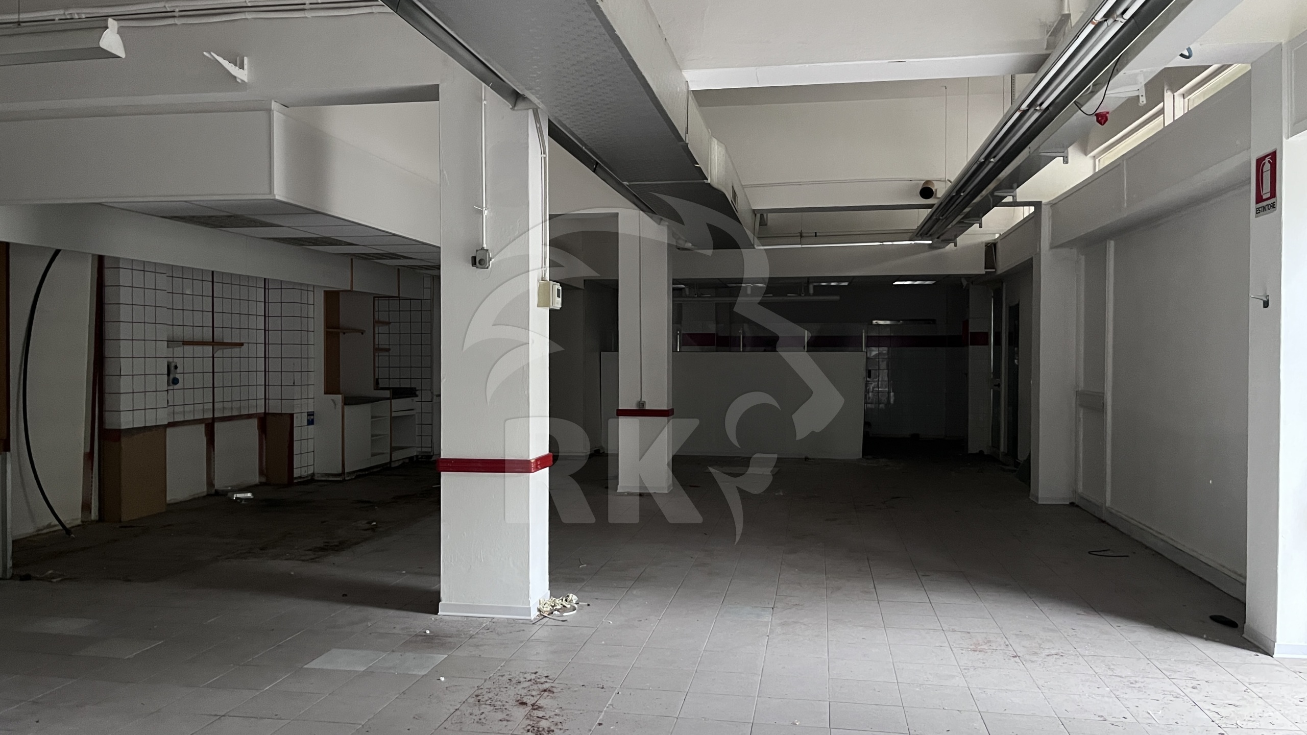 Locale commerciale in vendita in via pavone 73, Ferrara