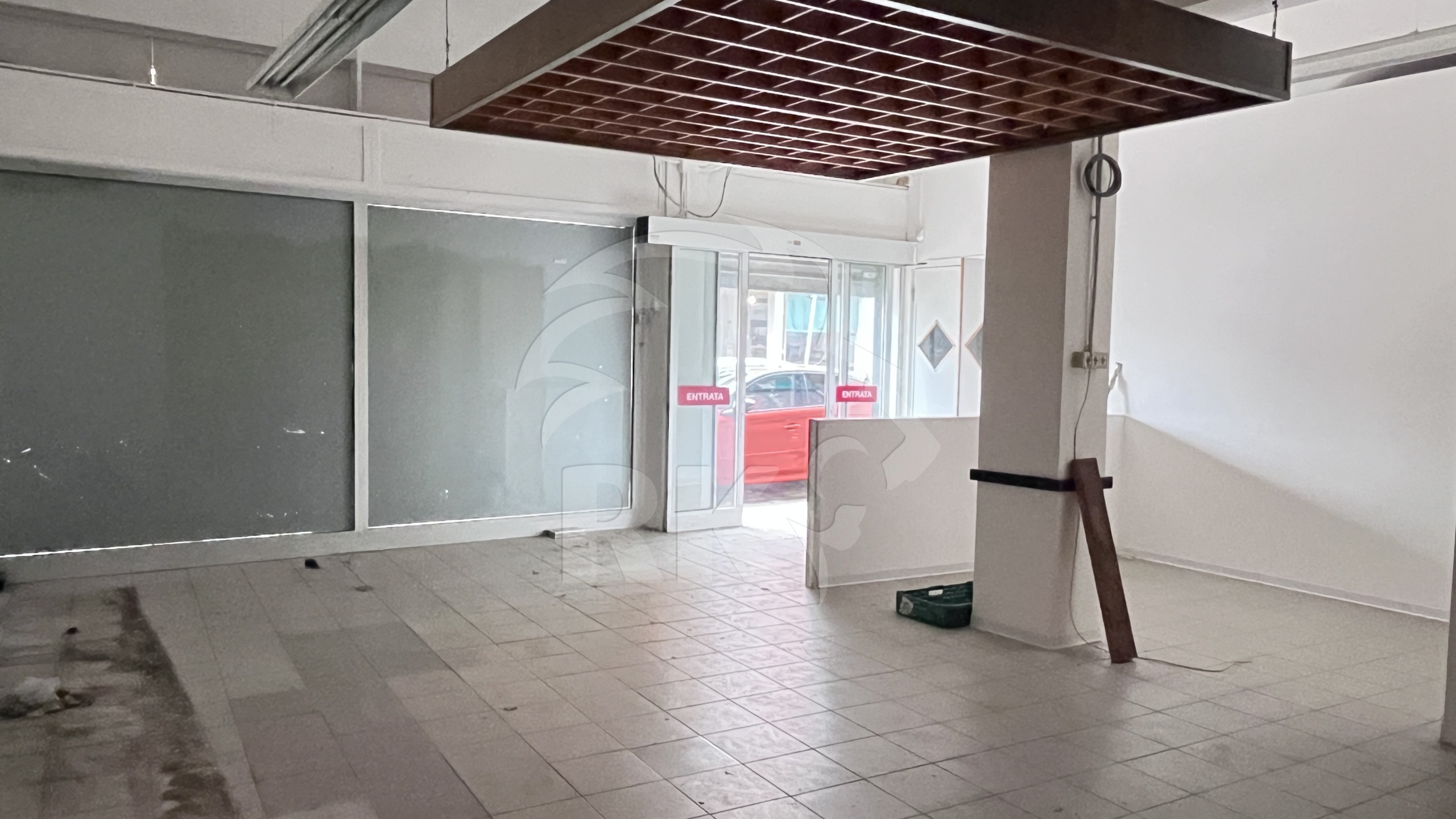 Locale commerciale in vendita in via pavone 73, Ferrara