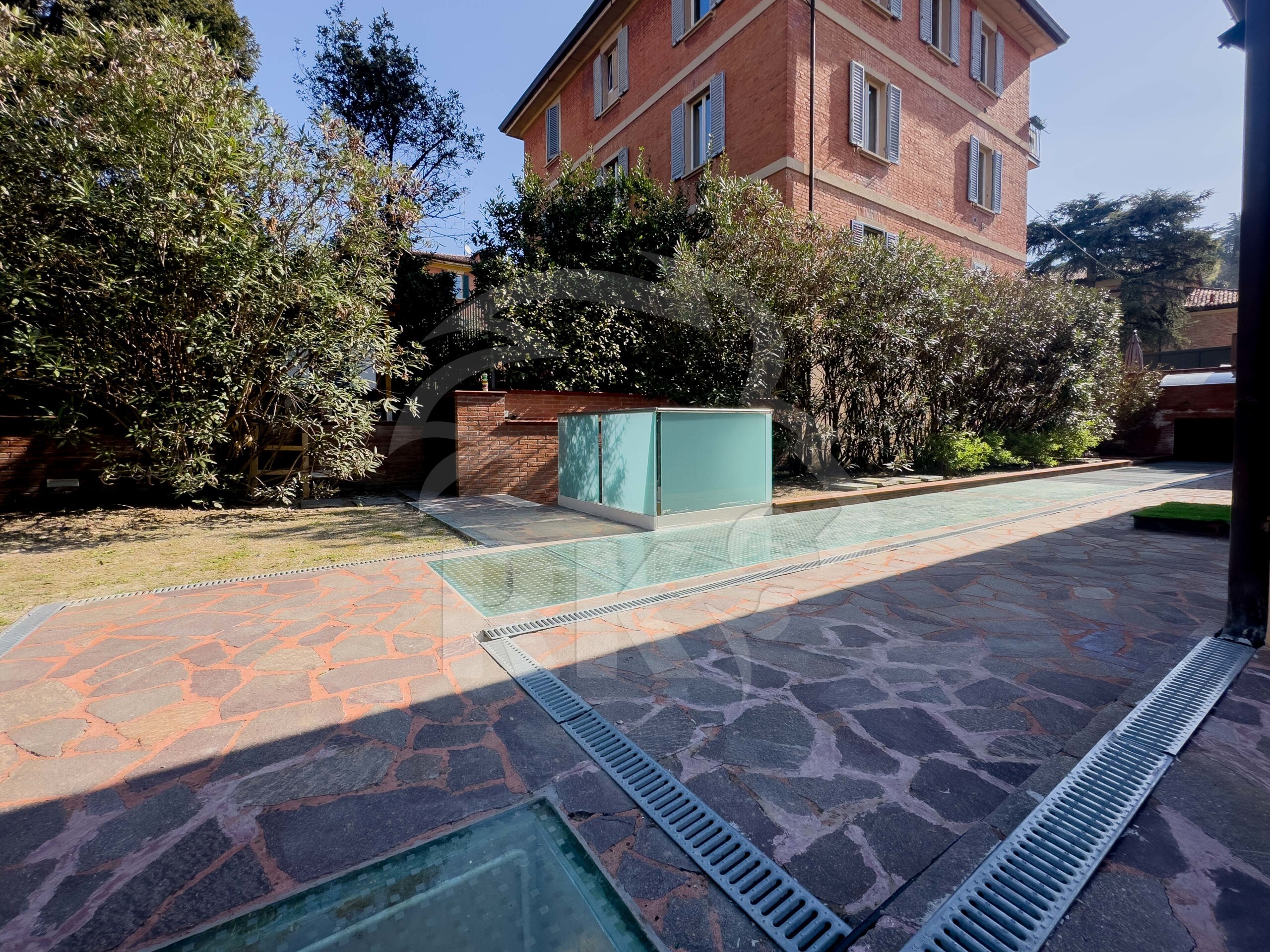 Appartamento con giardino in via dotti 16, Bologna