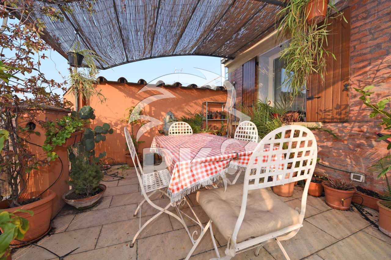 Quadrilocale con terrazzo in via dell'indipendenza 54, Bologna