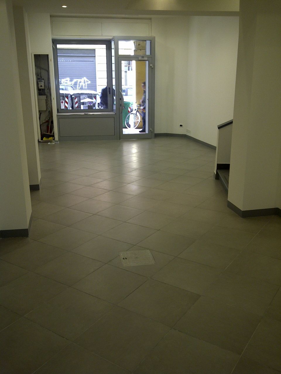 Locale commerciale in affitto in via petroni 1/b, Bologna