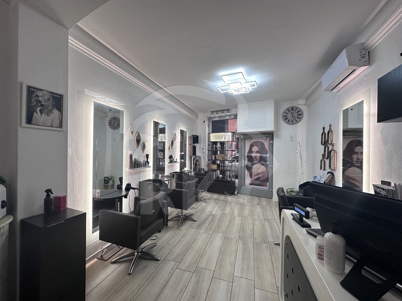 Locale commerciale in affitto in via d'azeglio 51, Bologna