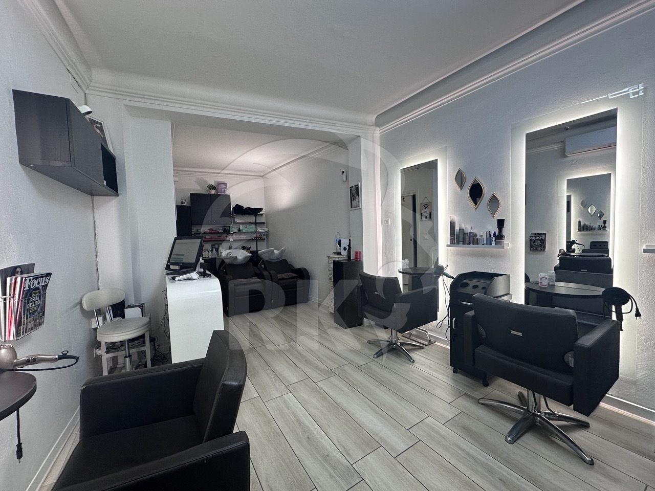 Locale commerciale in affitto in via d'azeglio 51, Bologna