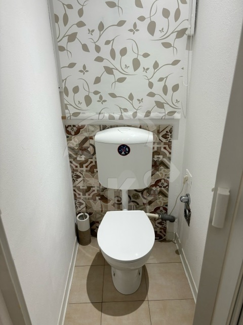 Locale commerciale in affitto in via d'azeglio 51, Bologna