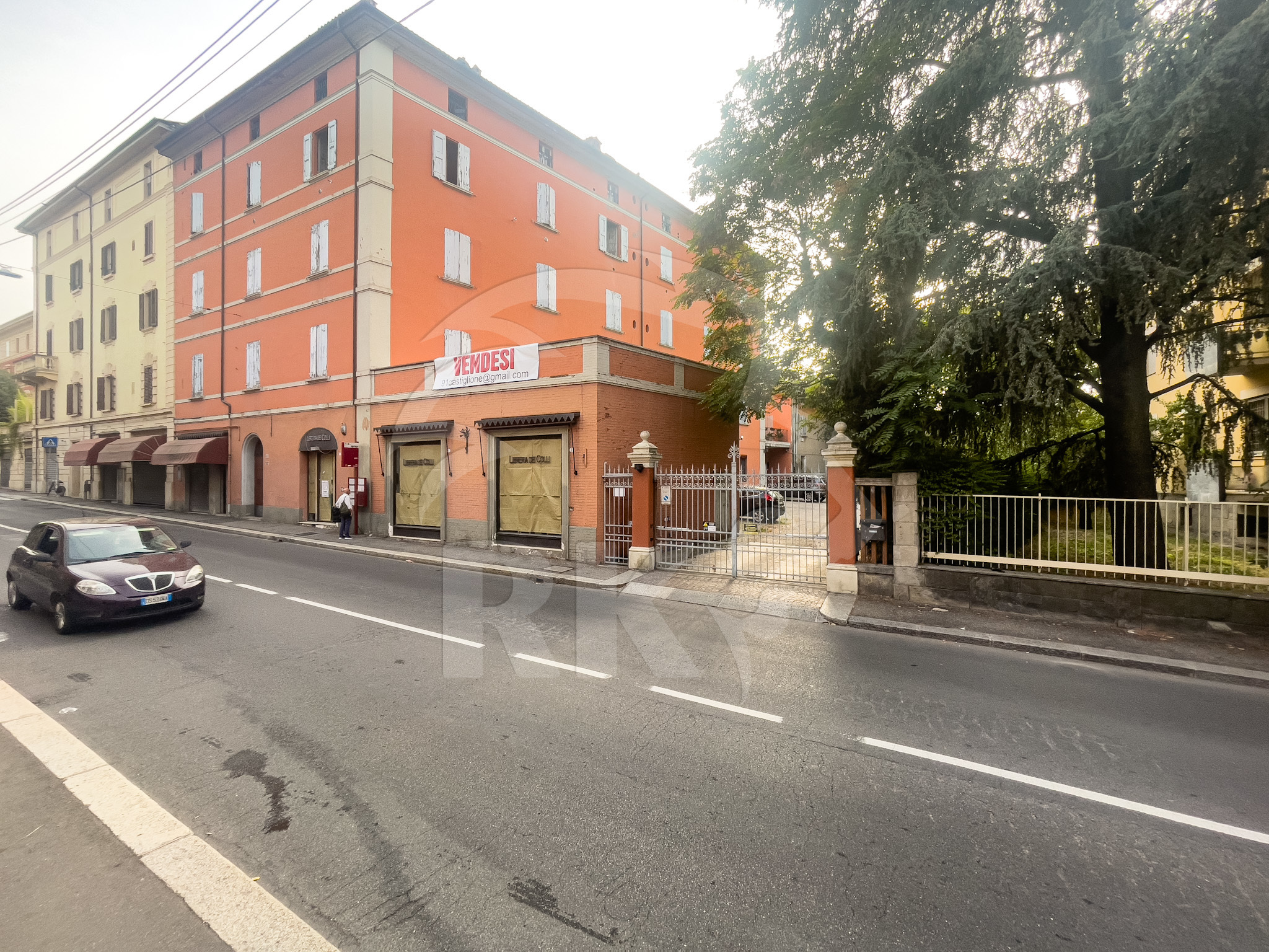 Quadrilocale con terrazzo in via castiglione 91, Bologna