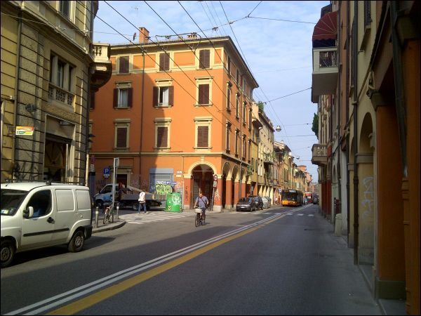 Locale commerciale in affitto in via sant'isaia 34a, Bologna