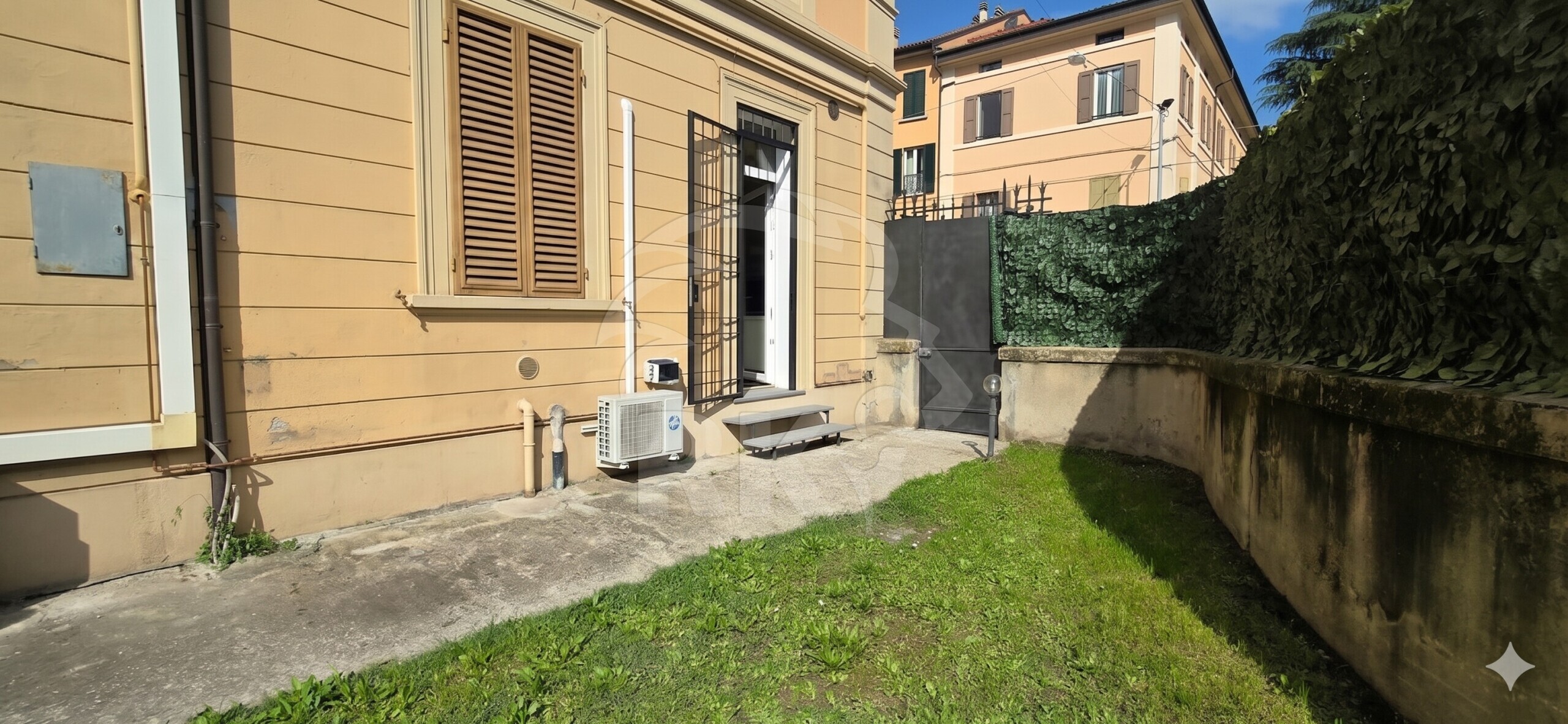 Trilocale con giardino a Bologna