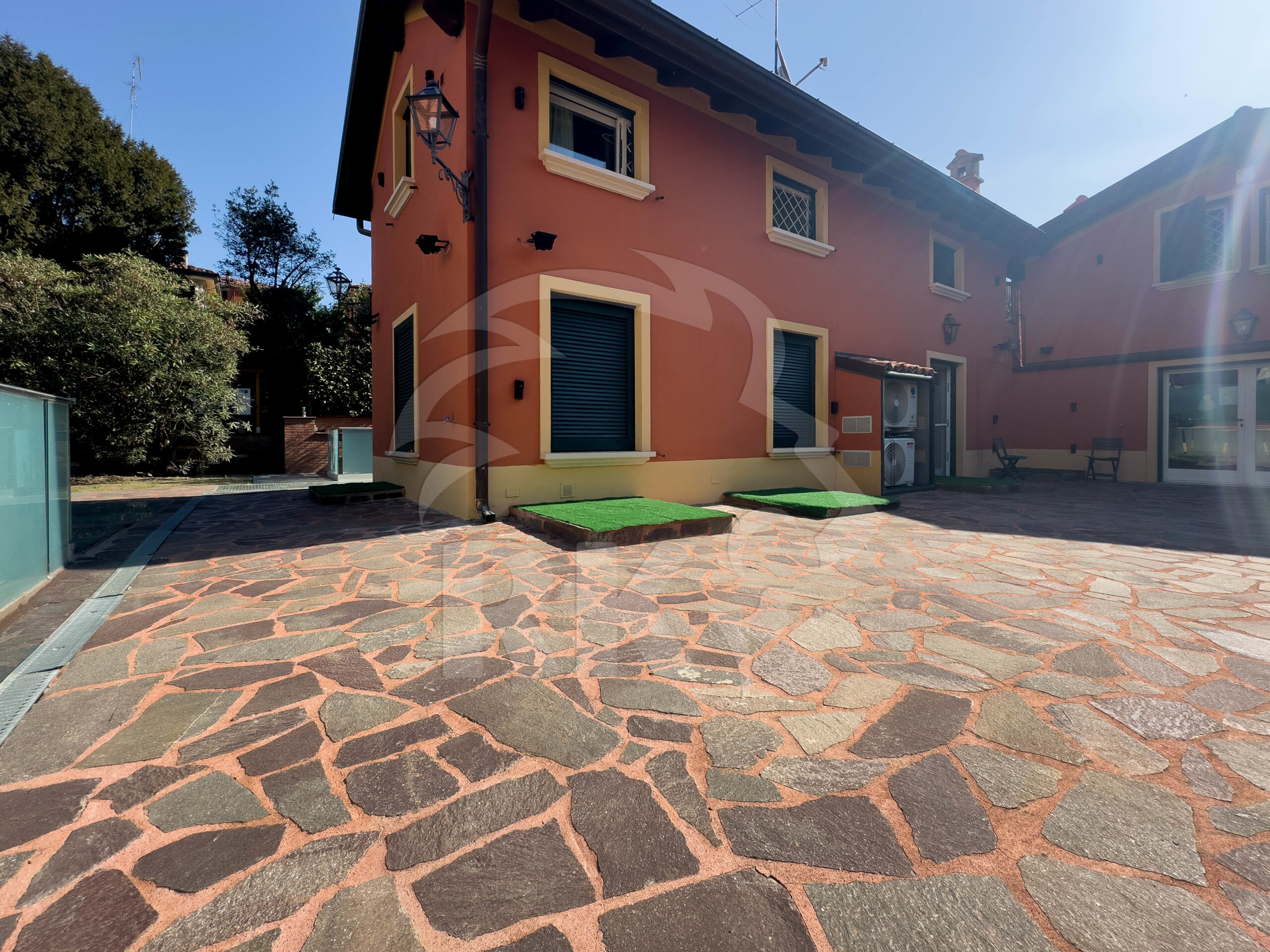 Villa con giardino in via dotti 16, Bologna