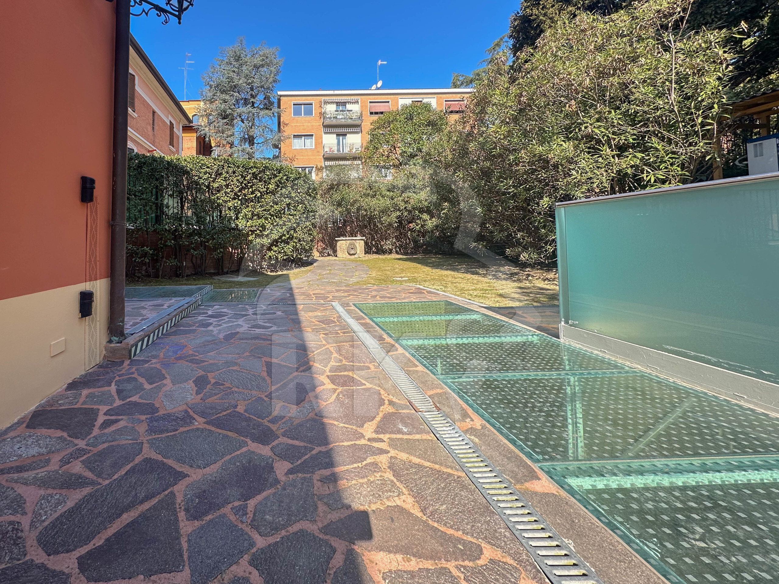 Villa con giardino in via dotti 16, Bologna
