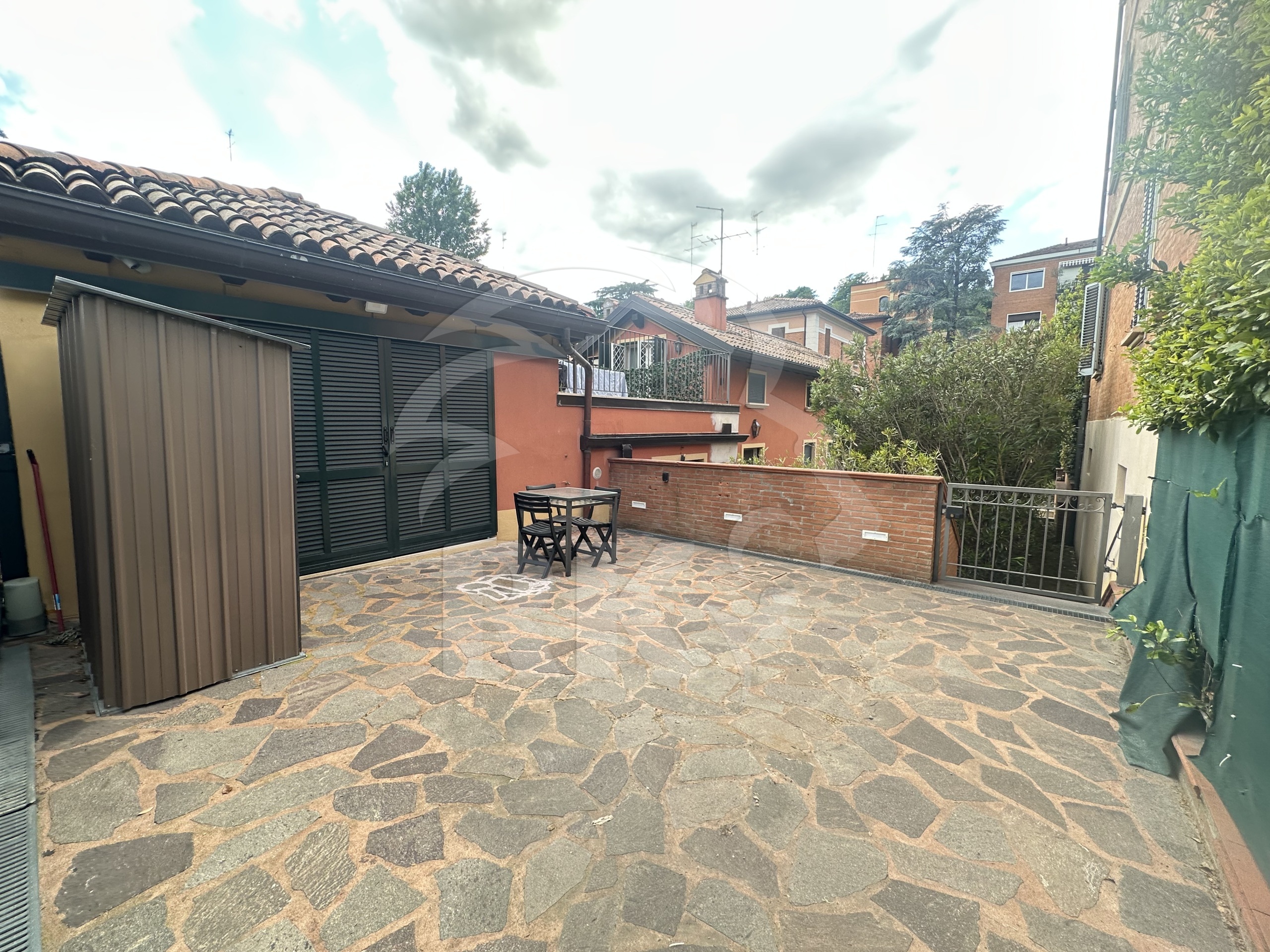 Monolocale con giardino in via dotti 16, Bologna