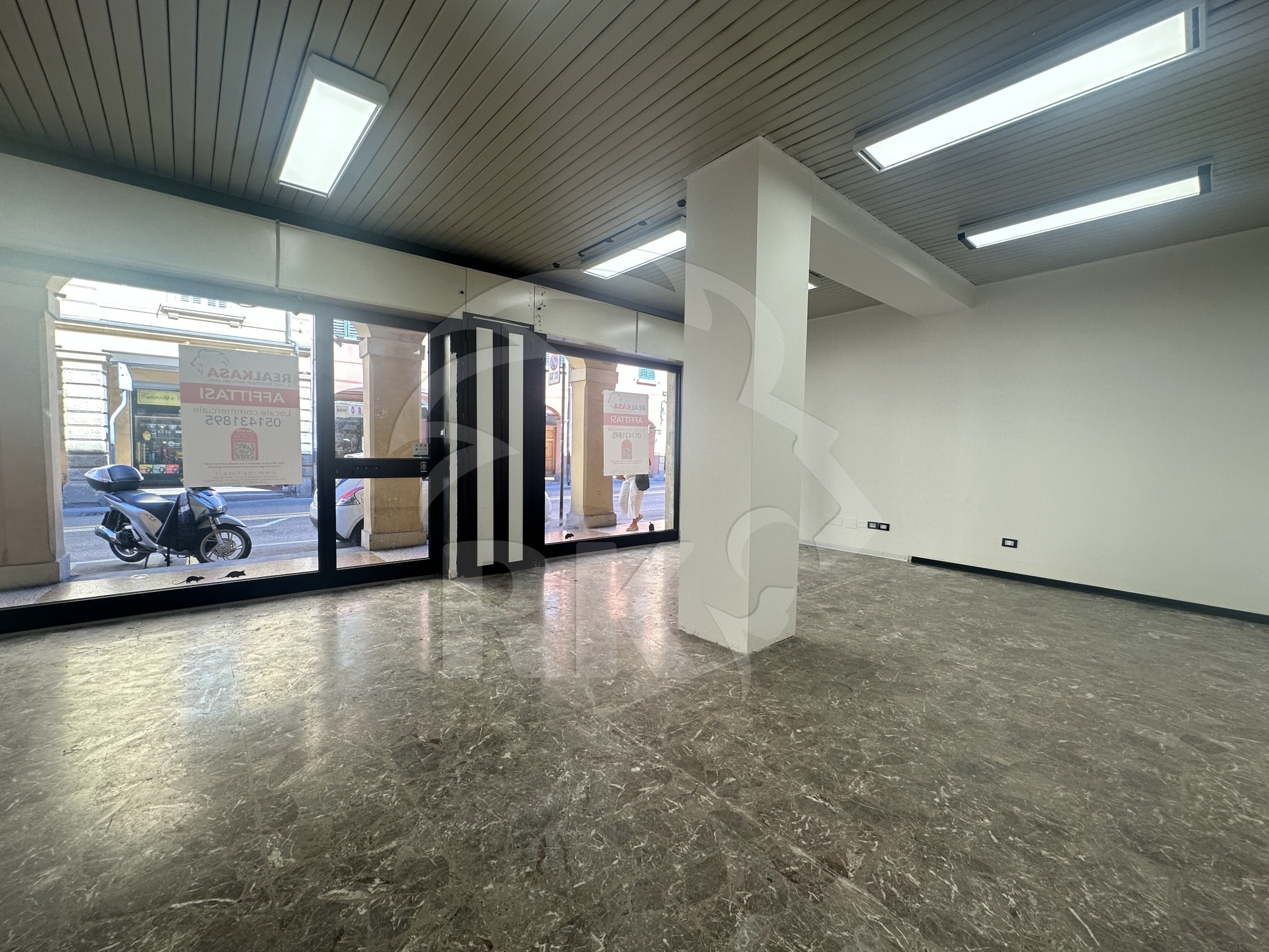 Locale commerciale in vendita in via sant'isaia 72, Bologna
