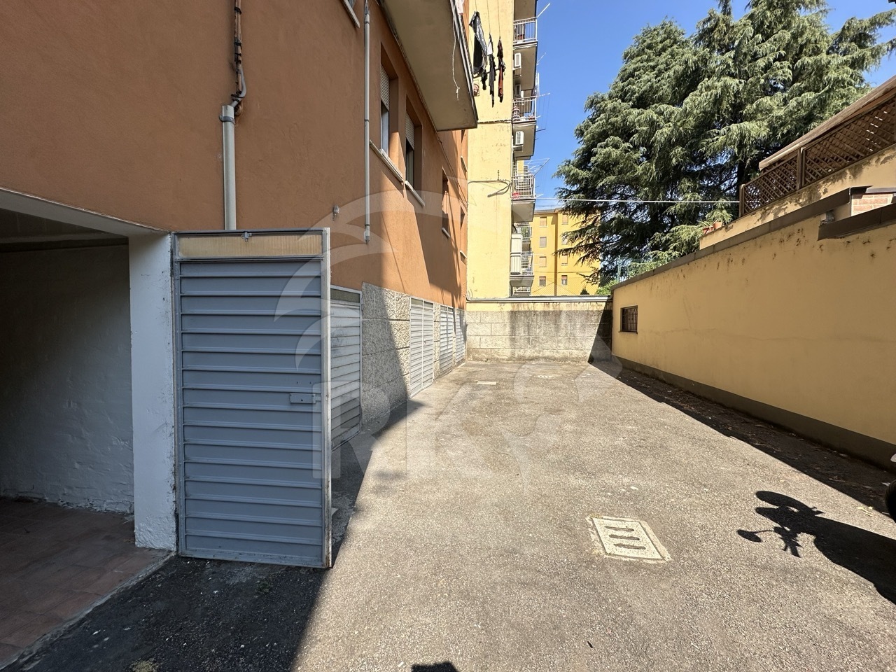 Posto auto coperto in vendita in via reggio emilia 6, Bologna