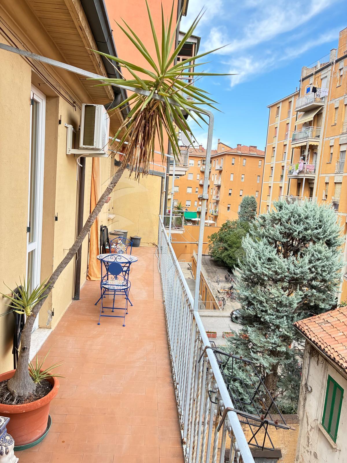 Quadrilocale ristrutturato in via mascarella 73, Bologna