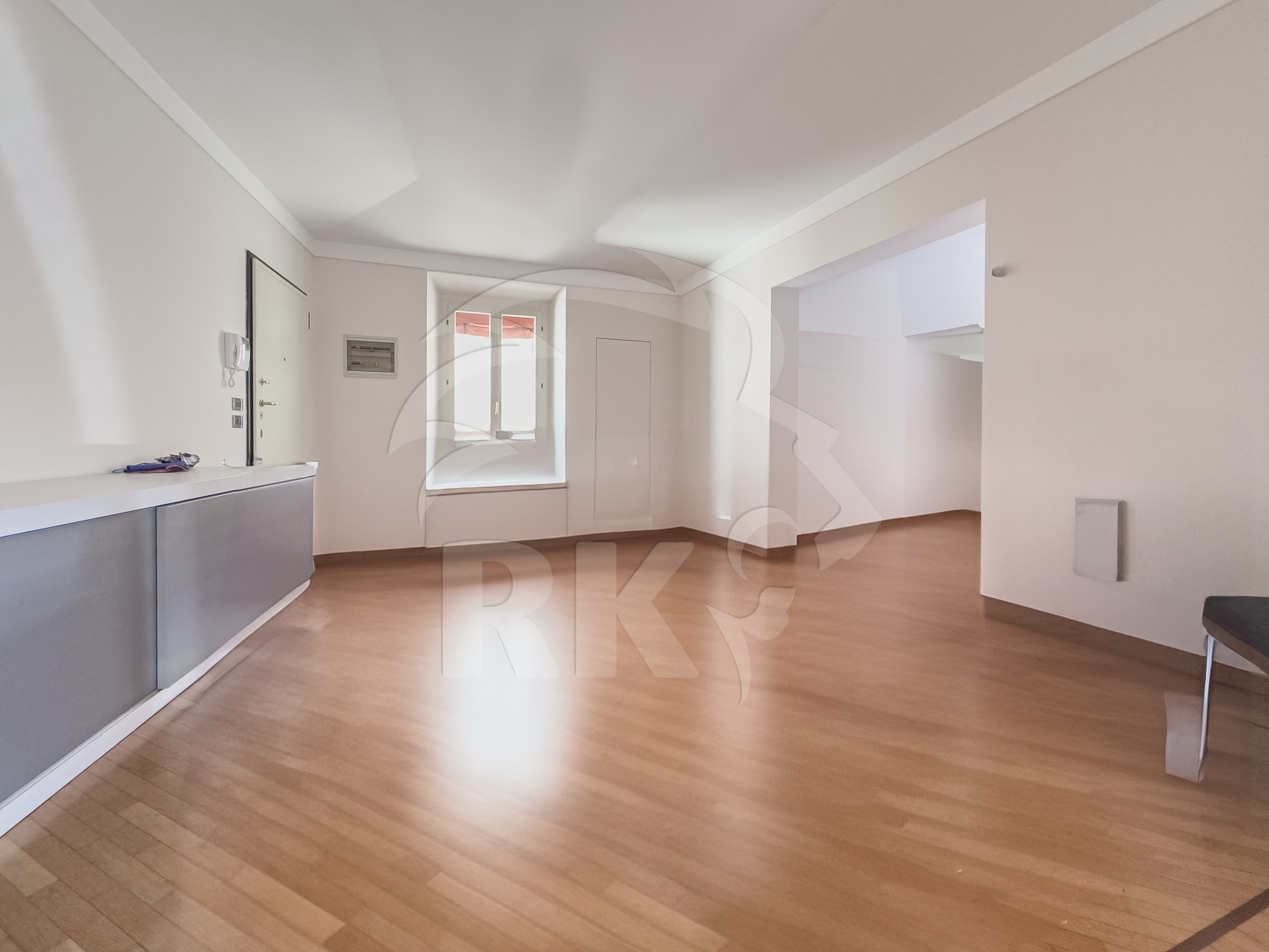 Appartamento con terrazzo in via farini 15, Bologna