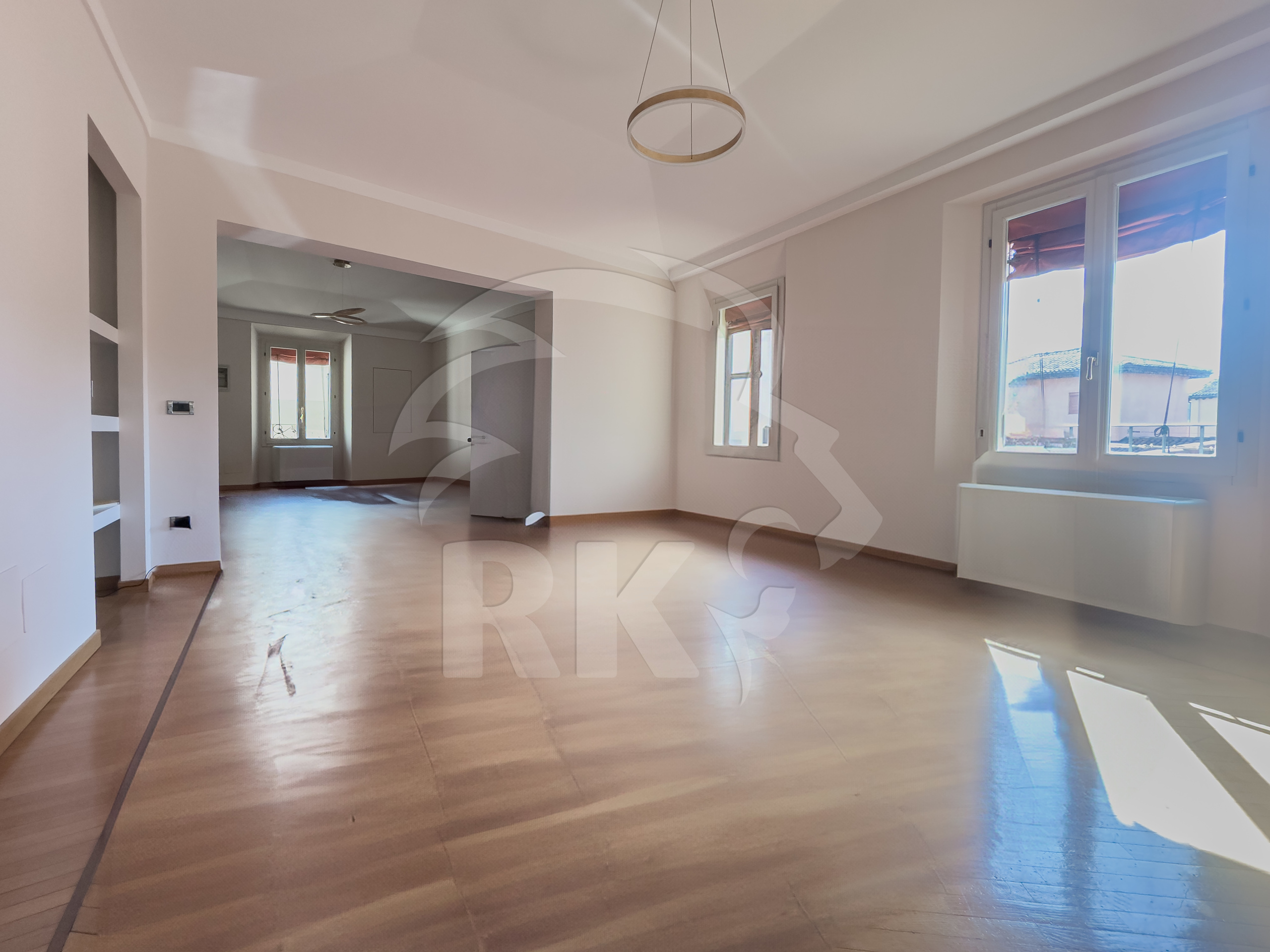 Appartamento con terrazzo in via farini 15, Bologna