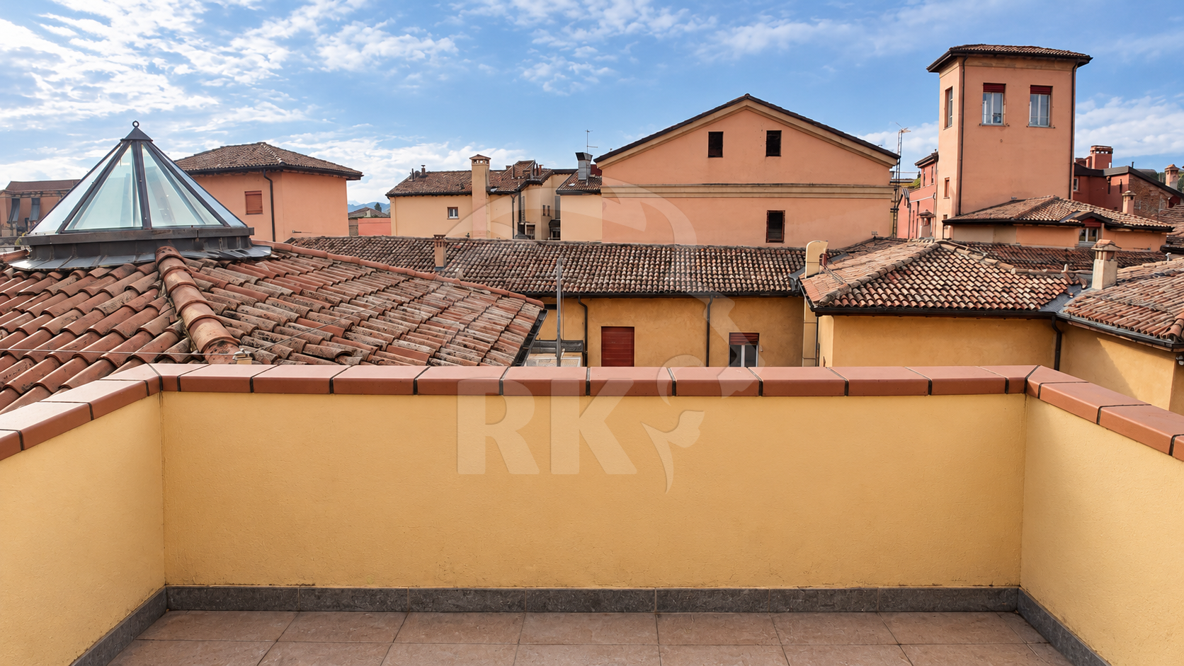 Appartamento con terrazzo in via farini 13, Bologna