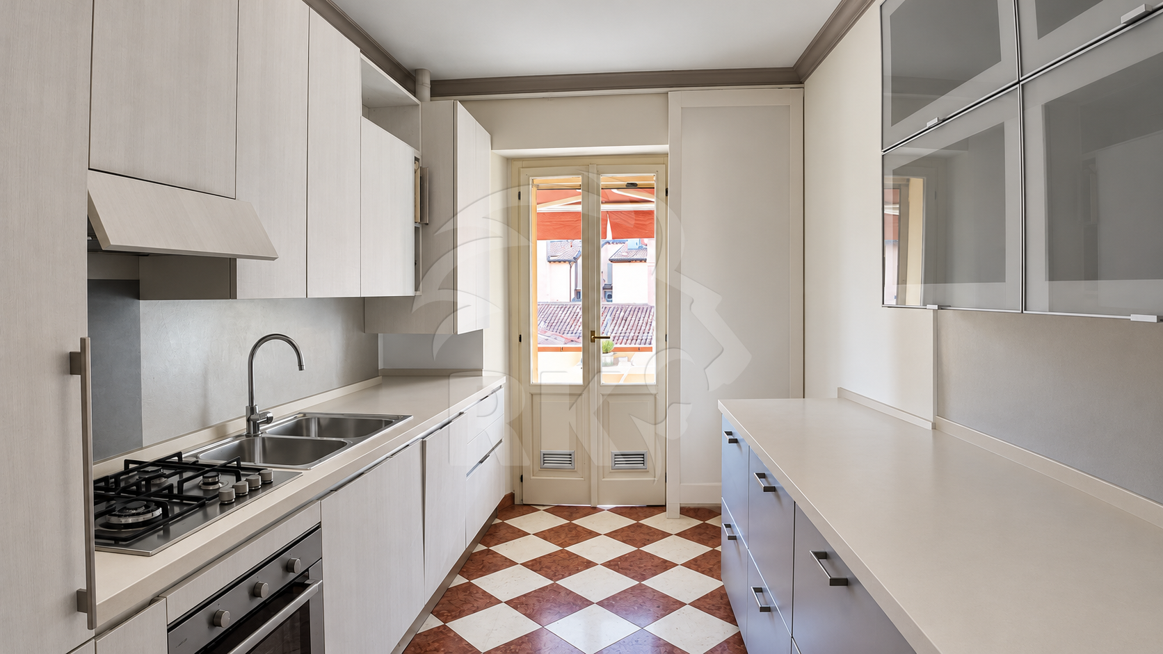 Appartamento con terrazzo in via farini 13, Bologna