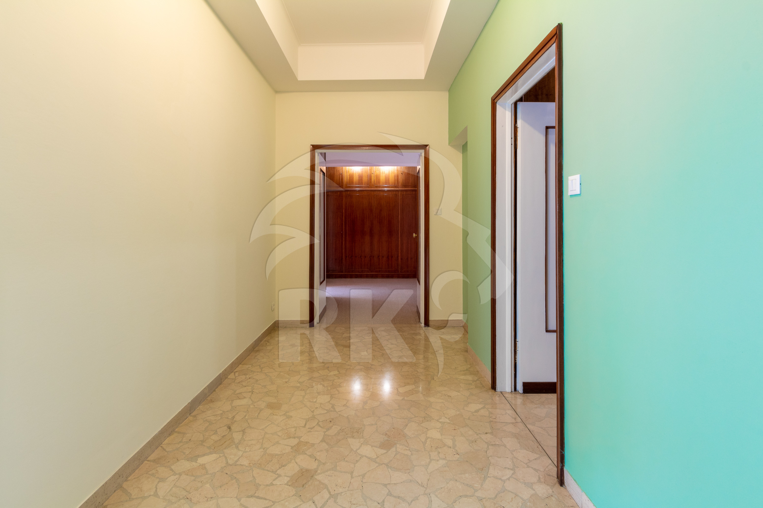 Quadrilocale ristrutturato in via riva di reno 6, Bologna