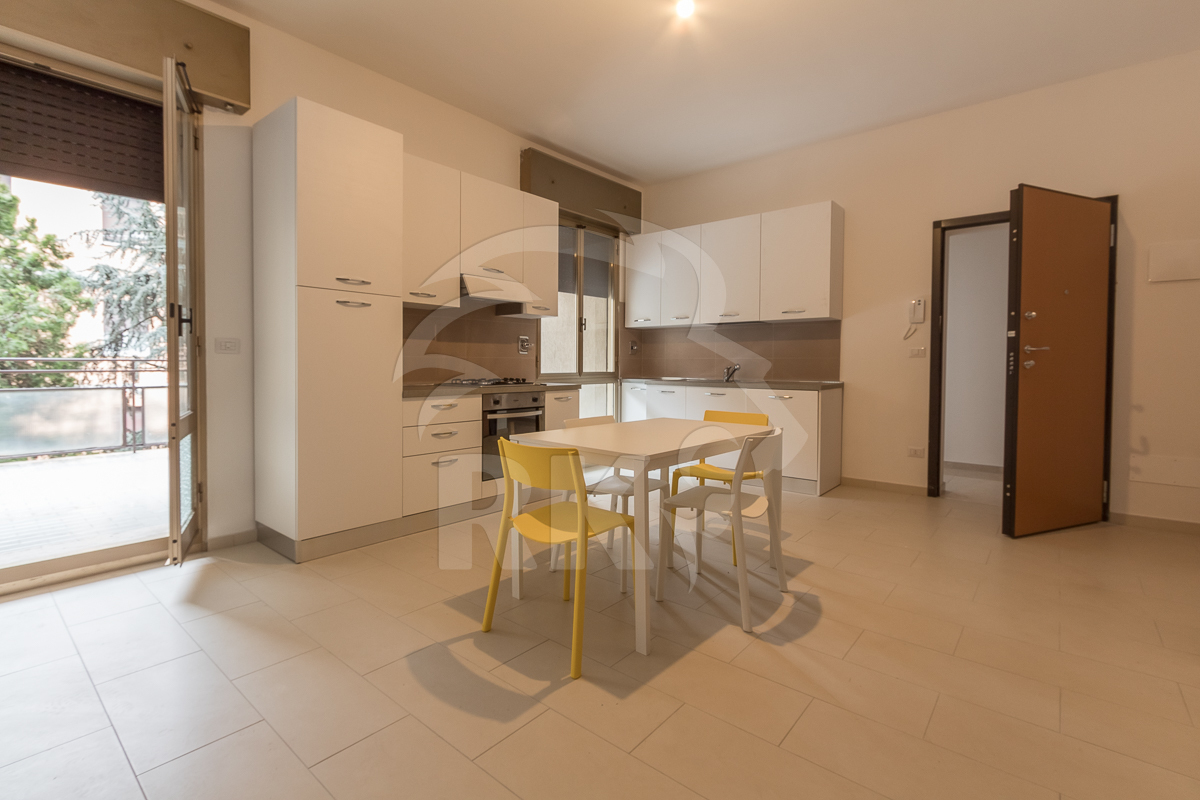 Trilocale con terrazzi in via silvio pellico 7, Bologna